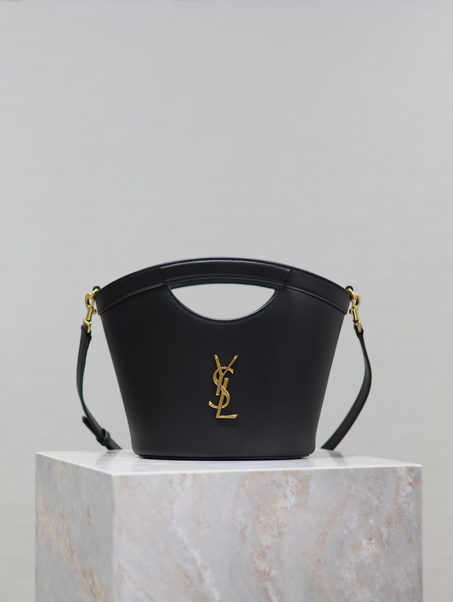 TOP Yves Saint Laurent YSL New Tote Fan-Shaped Vegetable Basket Bag 30X20X10.5cm - Black&GHW