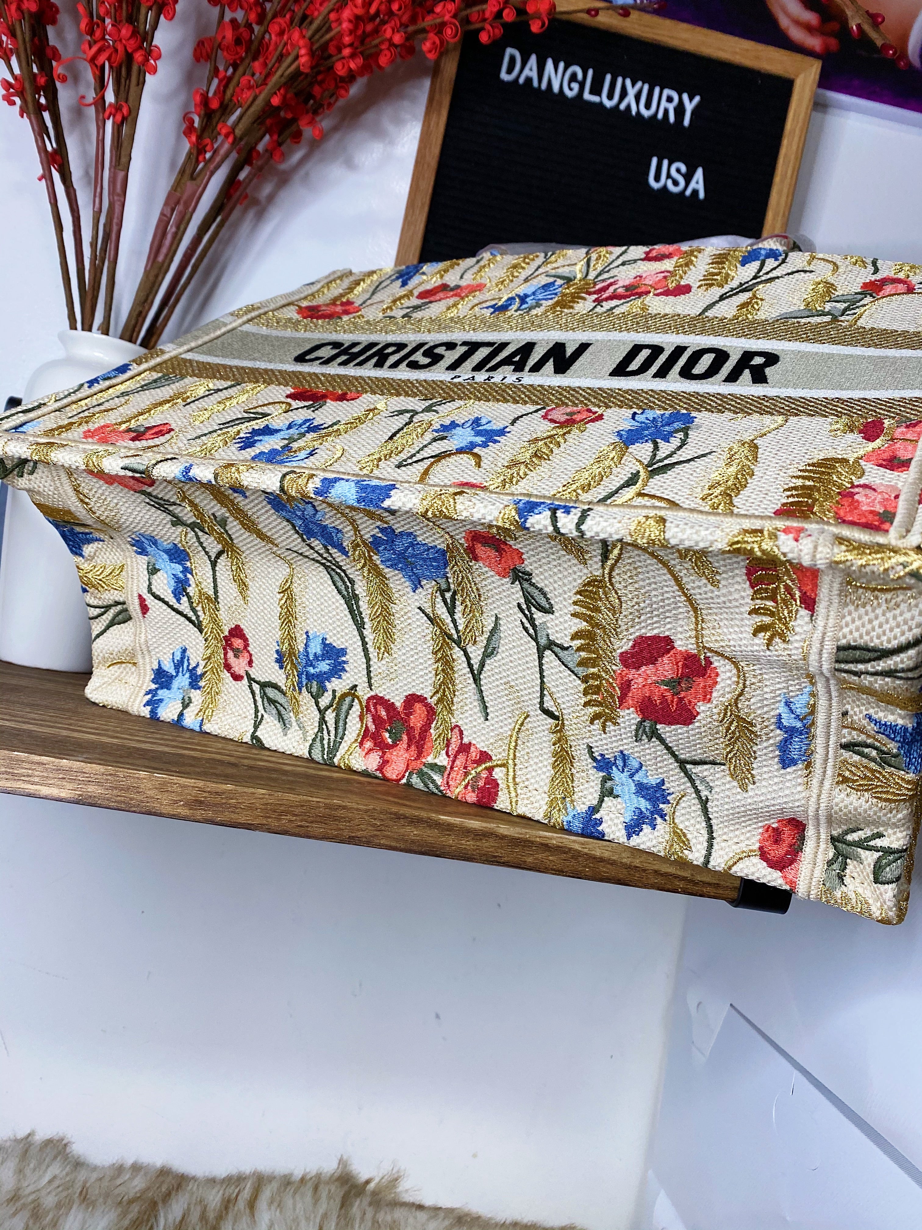 TOP Christian Dior Book Tote - Multicolor Hibiscus Metalic Thread Embroidery Small 26.5cm