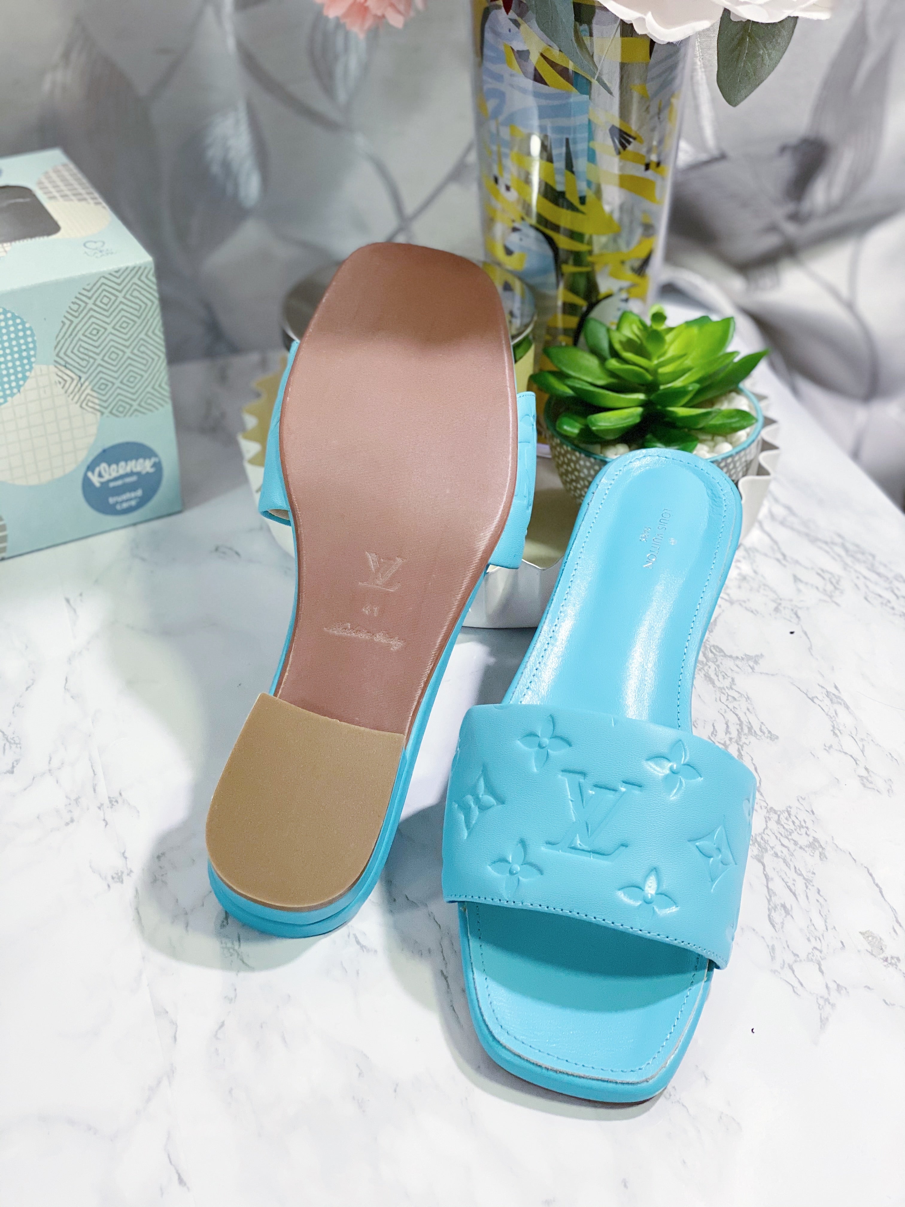 TOP Louis Vuitton LV L.V Empreinte Sandals - Blue