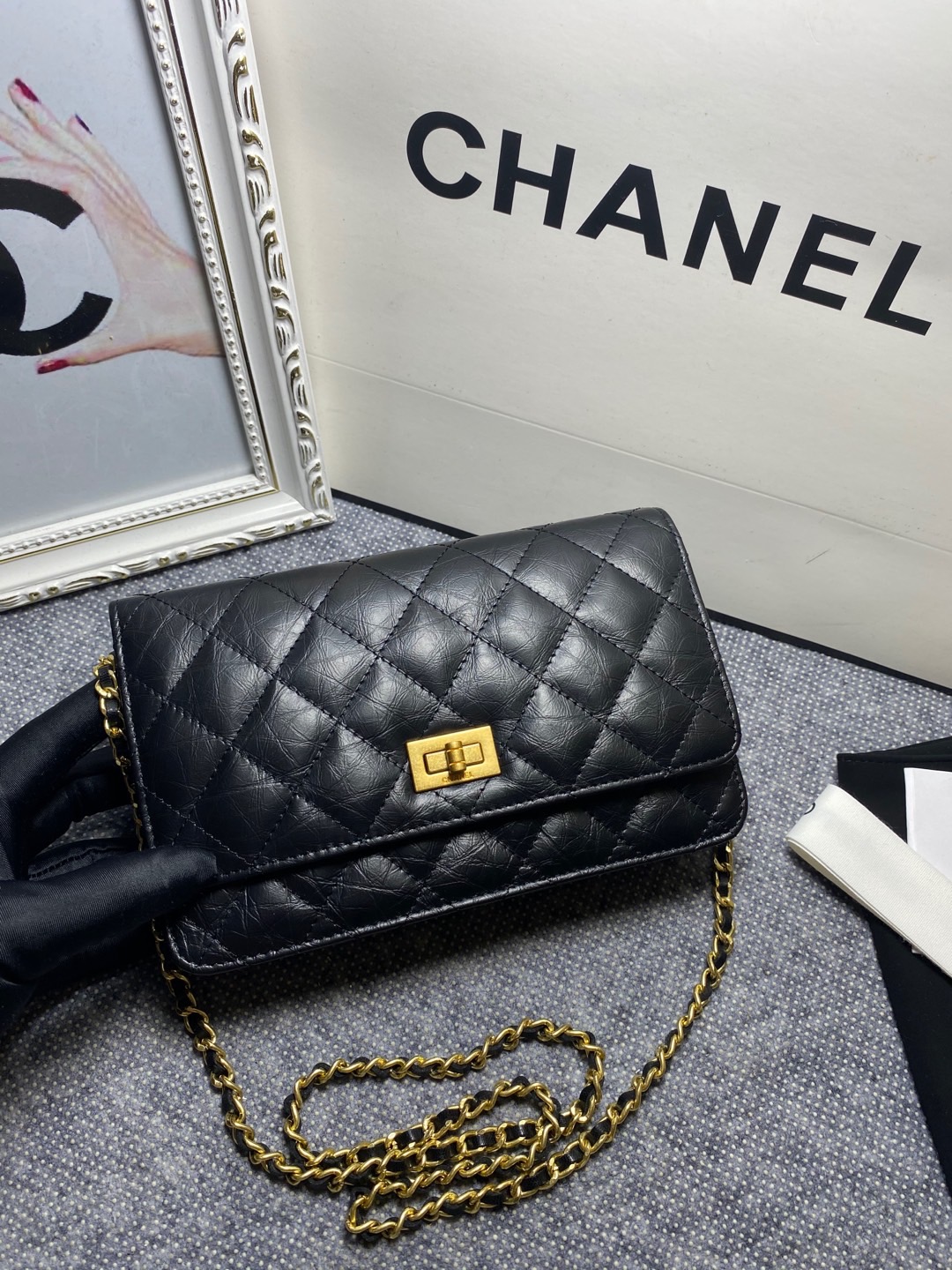 TOP CHANEL WOC Cowhide Bag 19cm - Black