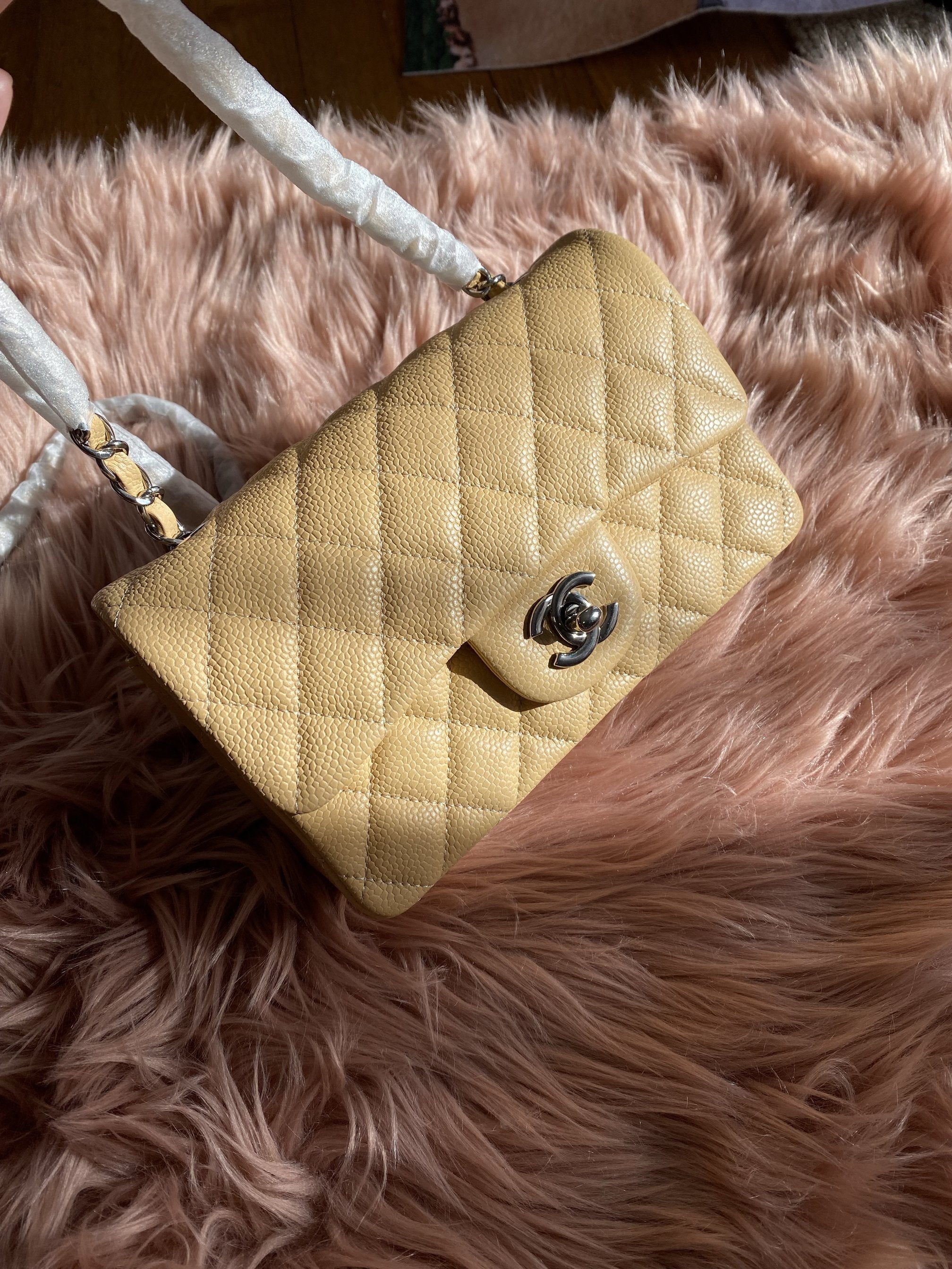 TOP CHANEL Classic Flap Bag Caviar New Mini 20cm - Beige