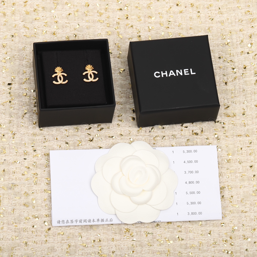 TOP CHANEL CC Sea Shell  Earrings - Gold