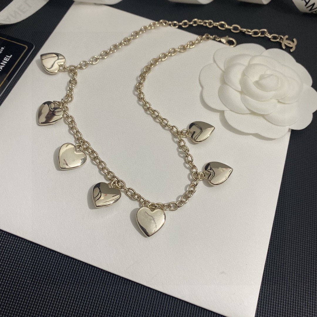 TOP CHANEL Heart Necklace - Silver