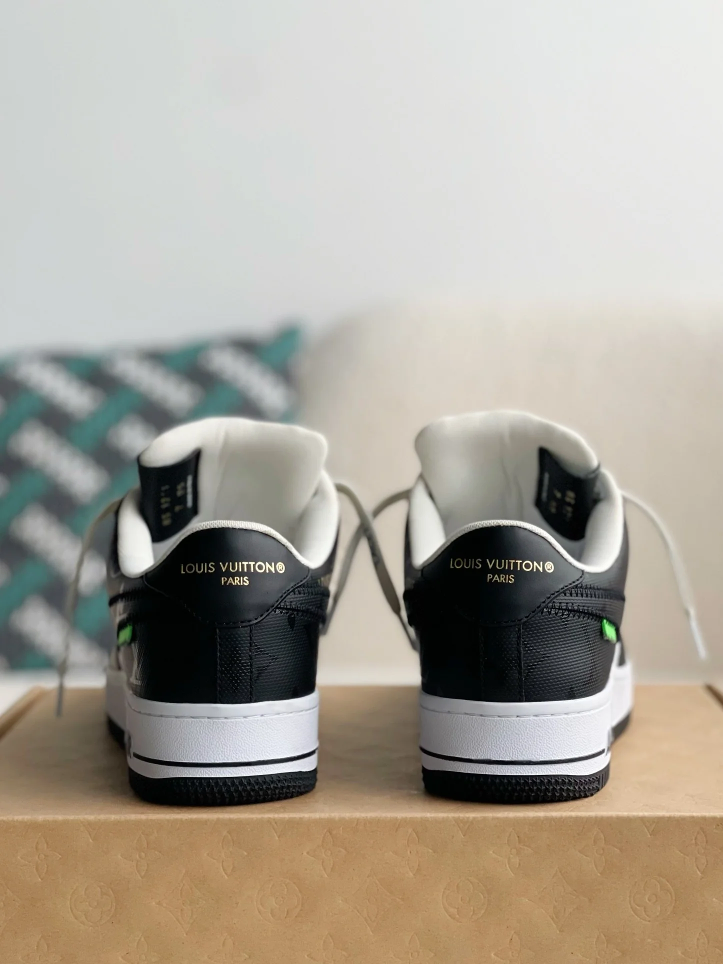 AAAShose Black White Embossed Patchwork Low Top Skate Shoes, Stitched Logo Casual Platform Sneakers for Men Women