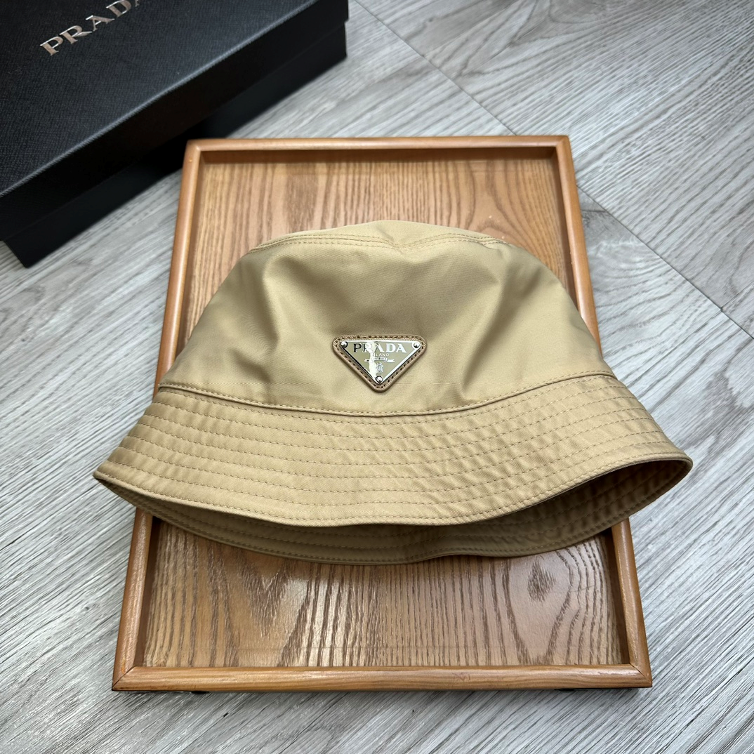 Prada Flat Top Classic Triangle Labeled Iron Fisherman's Hat Sunhat （Replica）