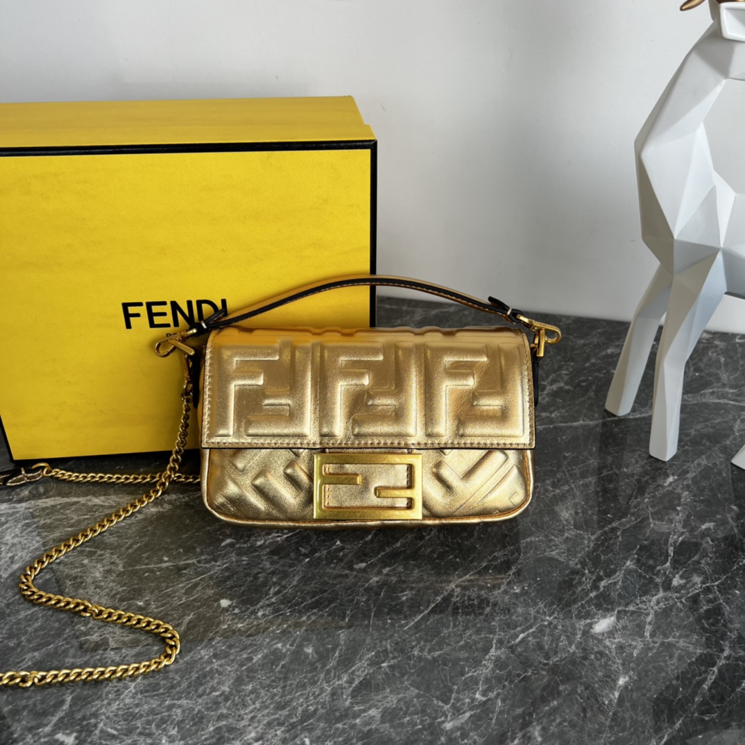 TOP FENDI Baguette FF Bag 19x10x4cm - Gold