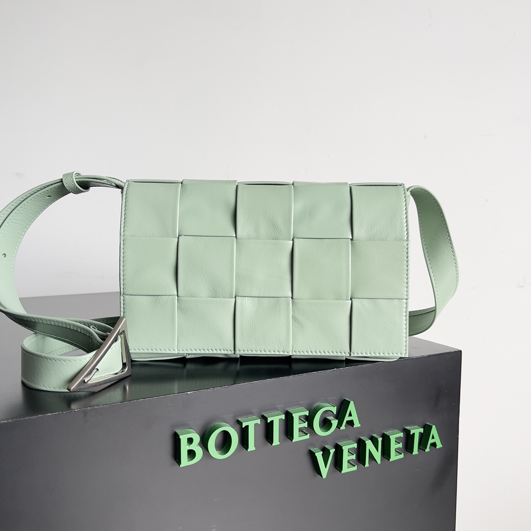 TOP Bottega Veneta BV Cassette Bags - 2 Colour