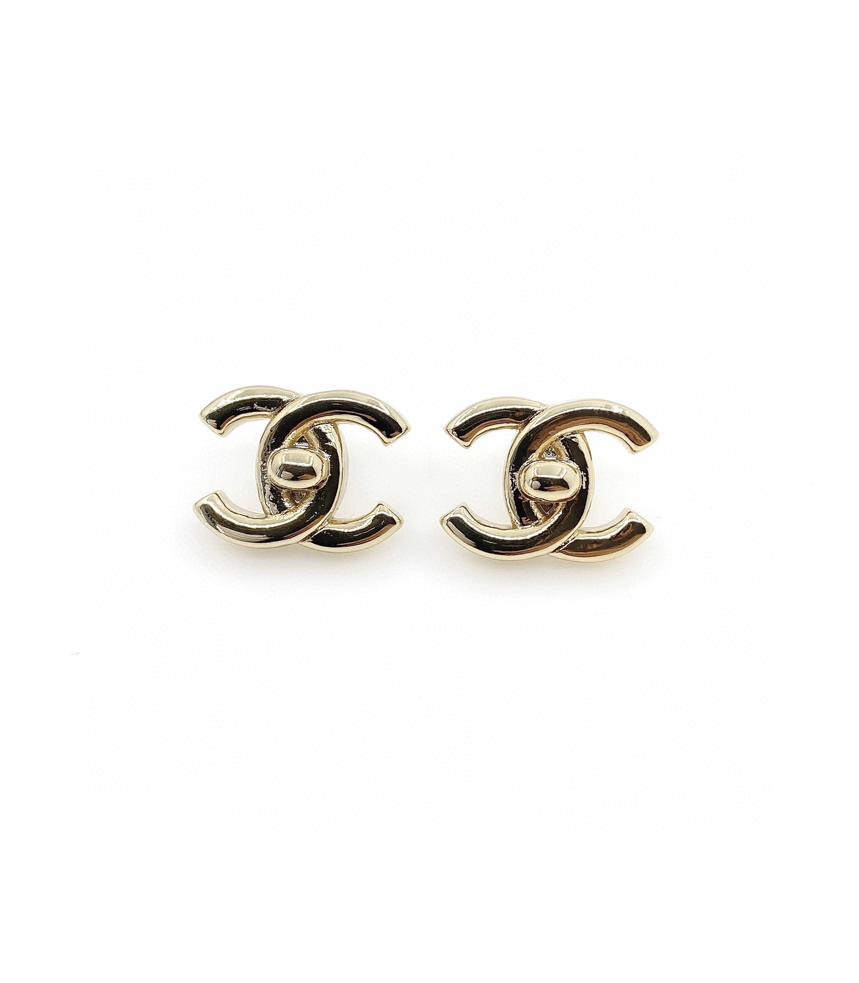 TOP CHANEL Logo Simple Brass Earrings