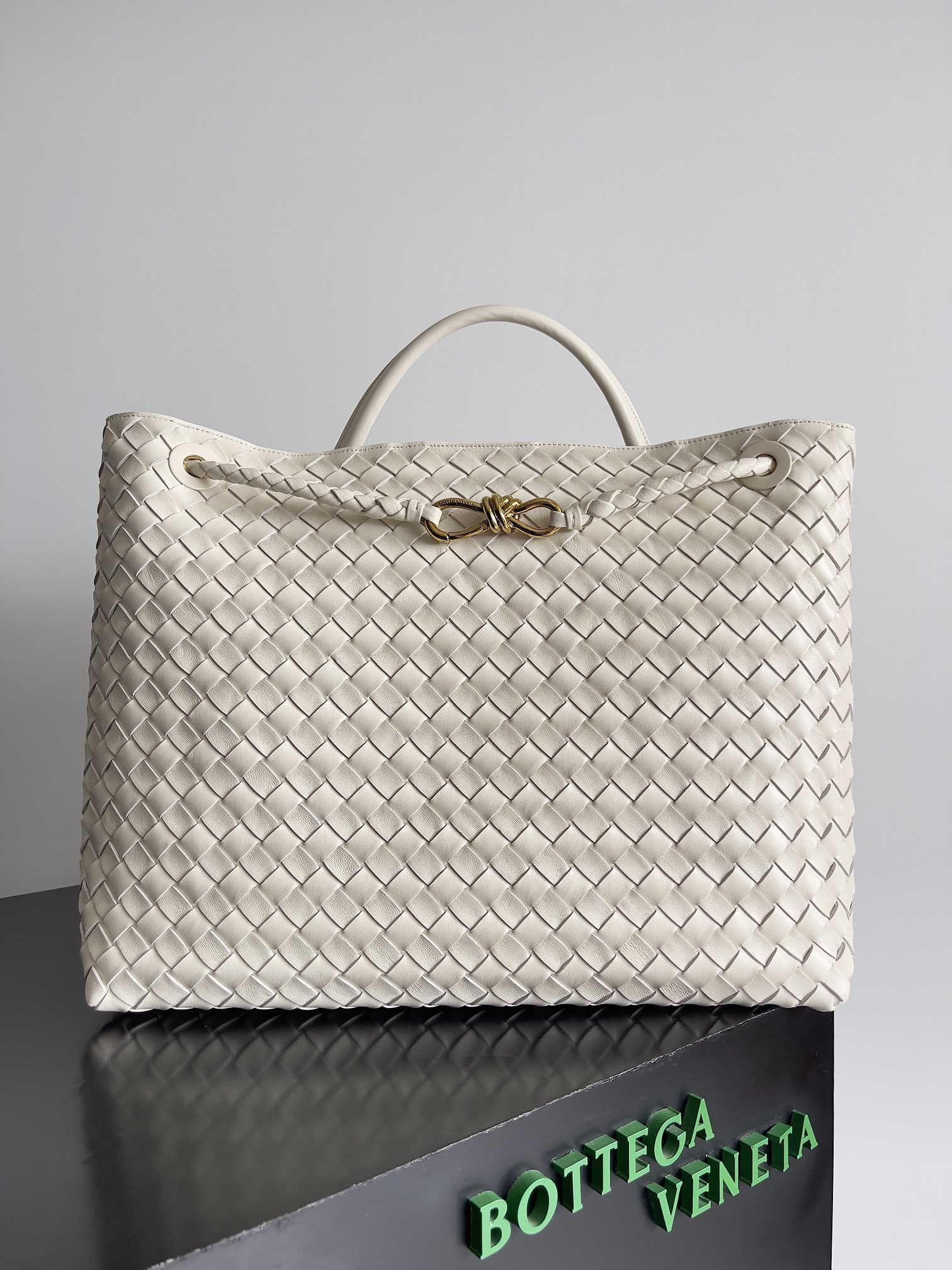 TOP Bottega Veneta BV Andiamo Bag 45 x 22 x 34 cm - Beige