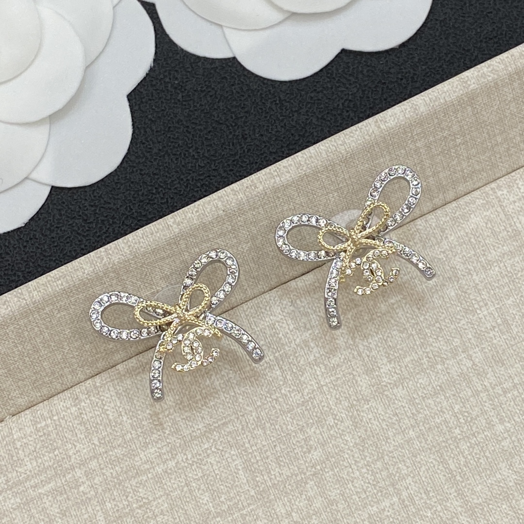 TOP CHANEL Earrings - Gold