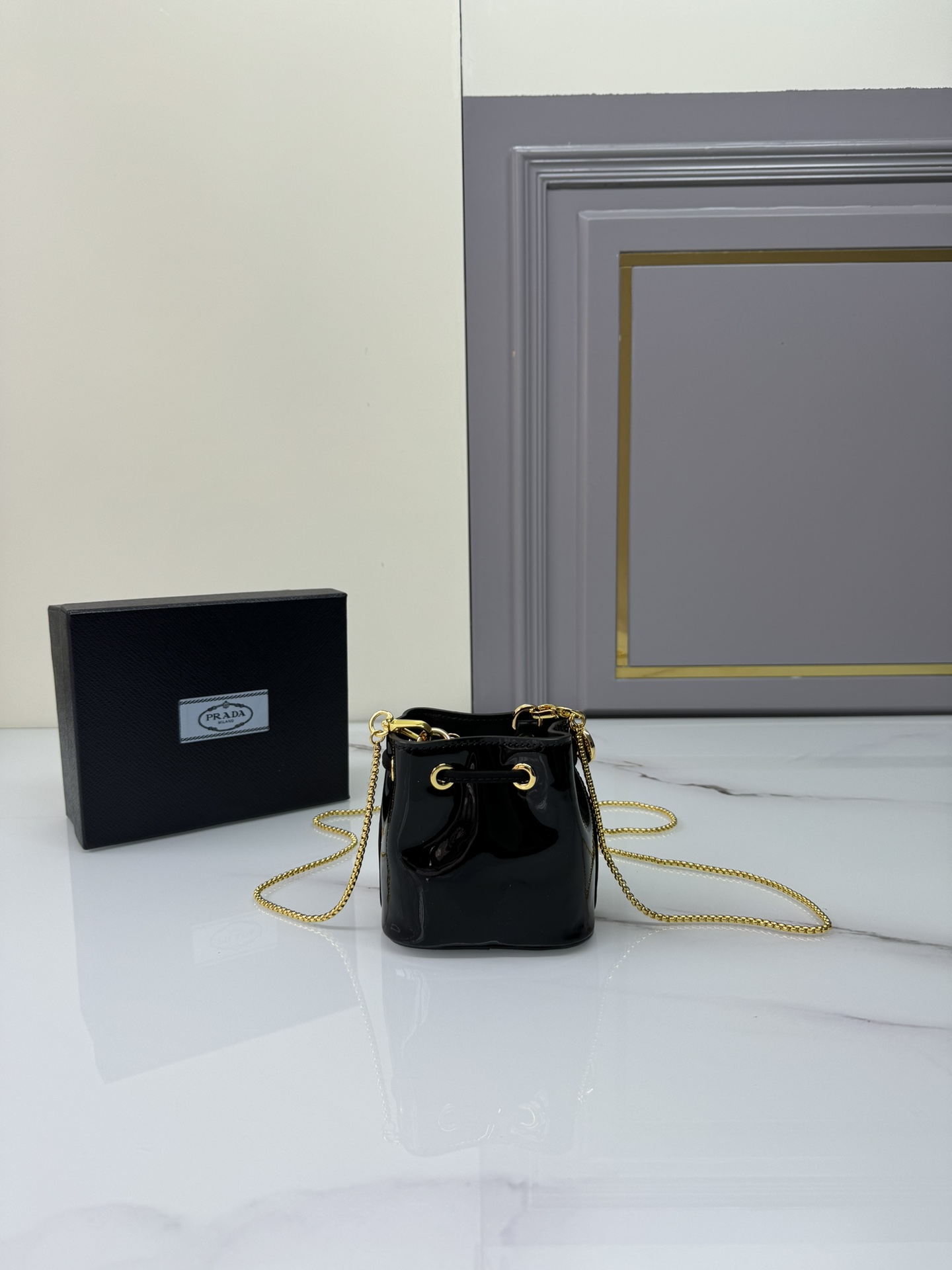 Top PRADA Mini Bag Patent Glossy Cowhide 10x12x7cm - Black