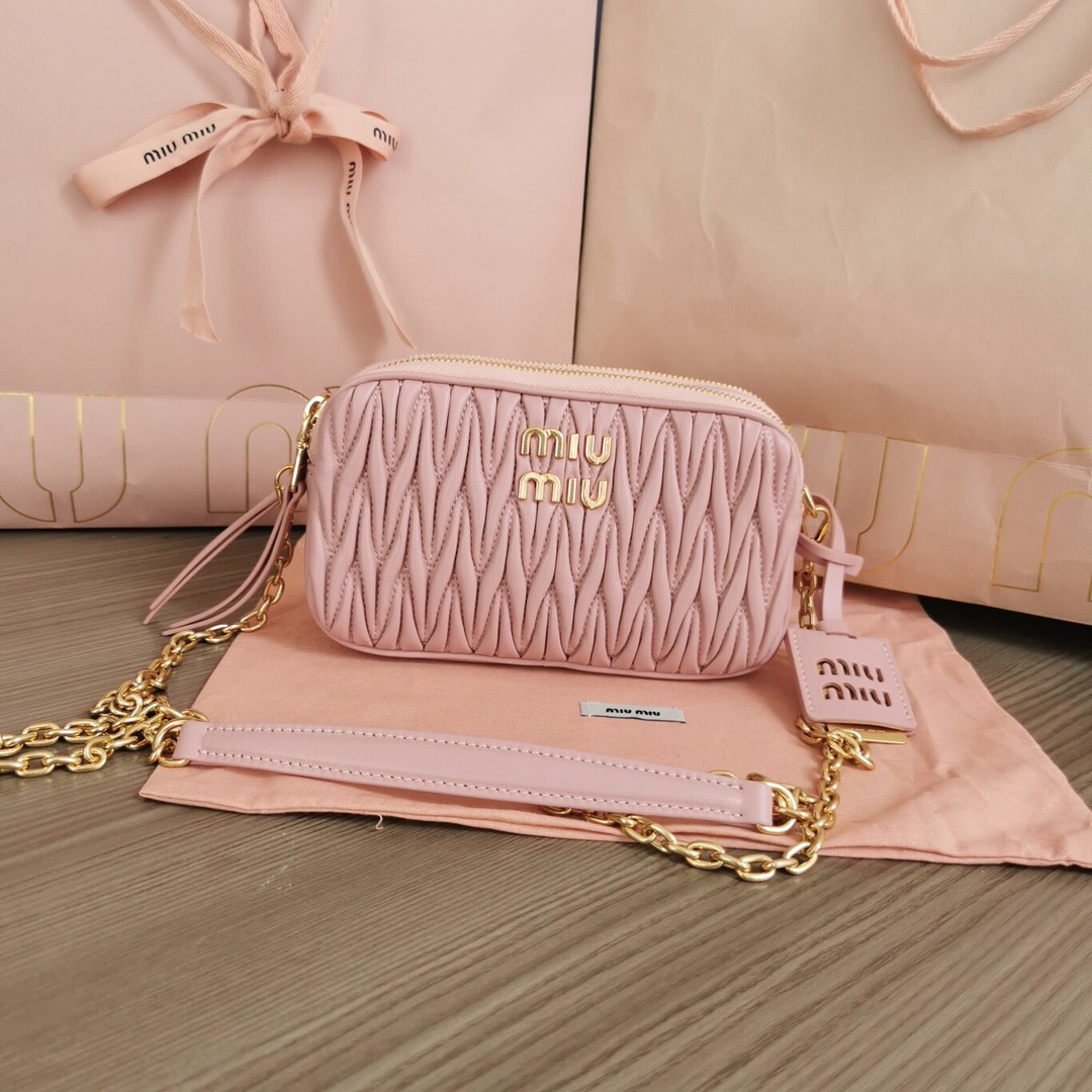 TOP Miu Miu Lambskin Matelasse Embroidered Metal Chain Double Zip Camera Bag 18 x 10 x 5 cm - 3 Color