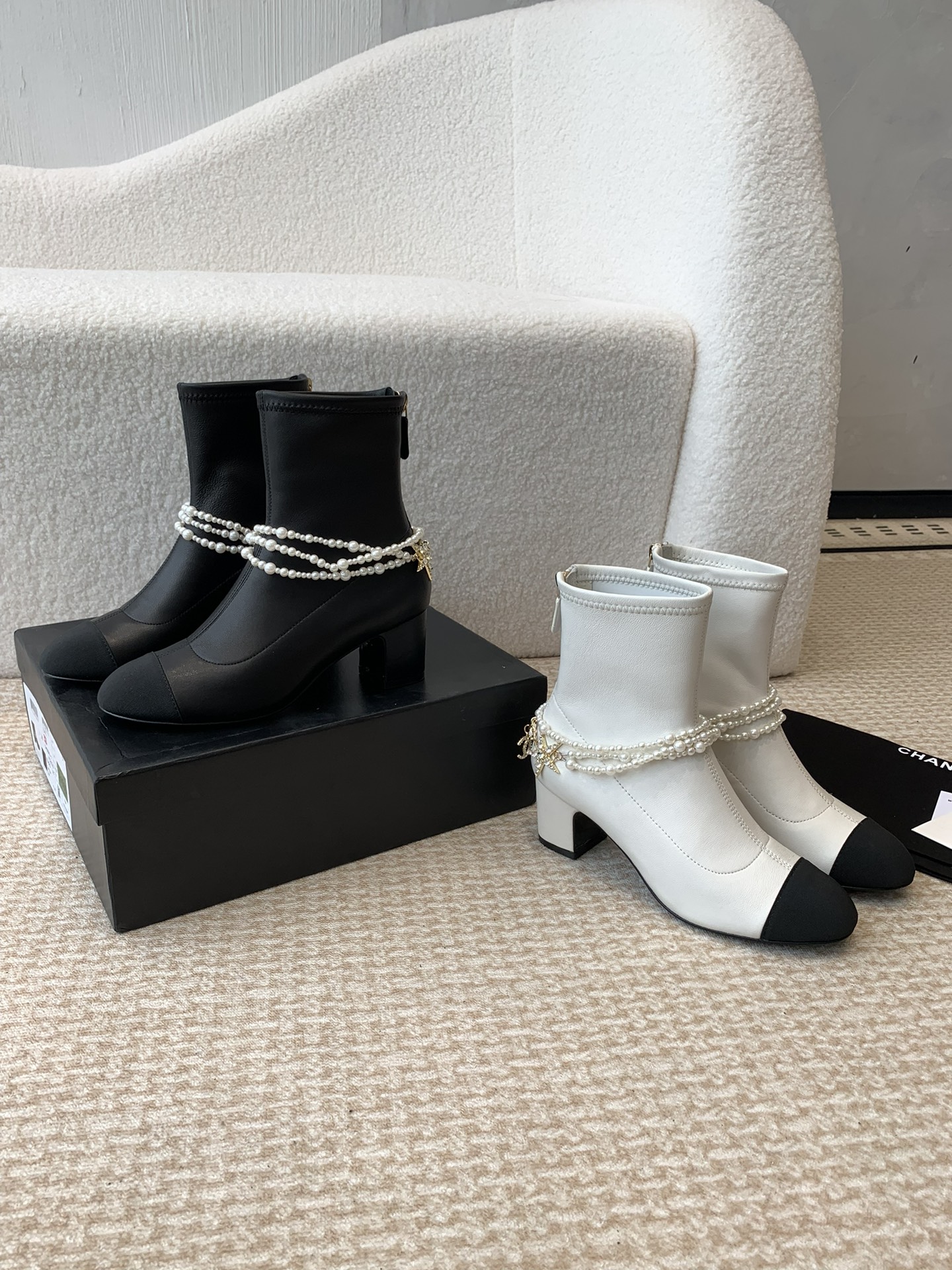 TOP CHANEL CC Boots with Pearls - Black & White
