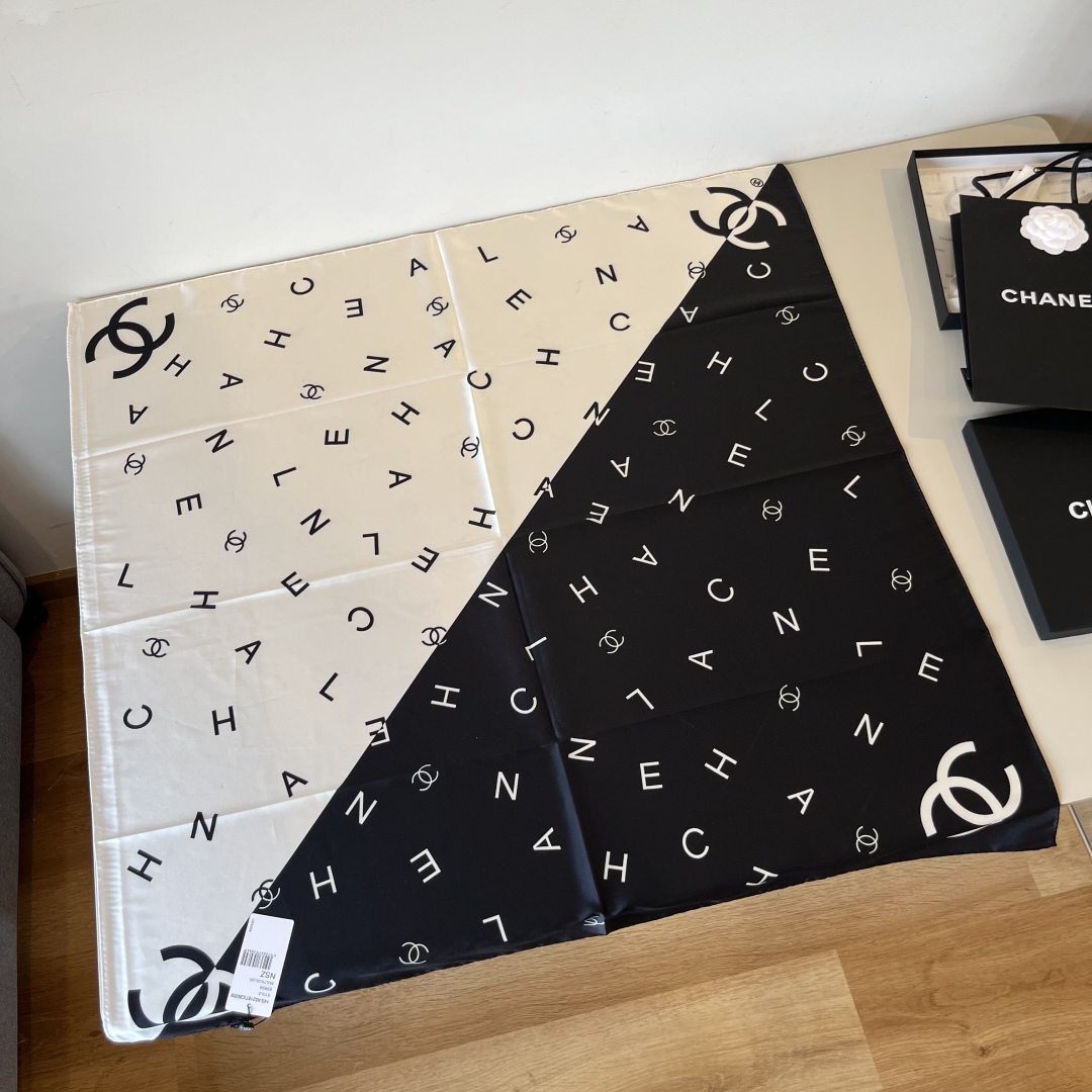 TOP Chanel Silk Scarf 90x90cm - 2 Colors