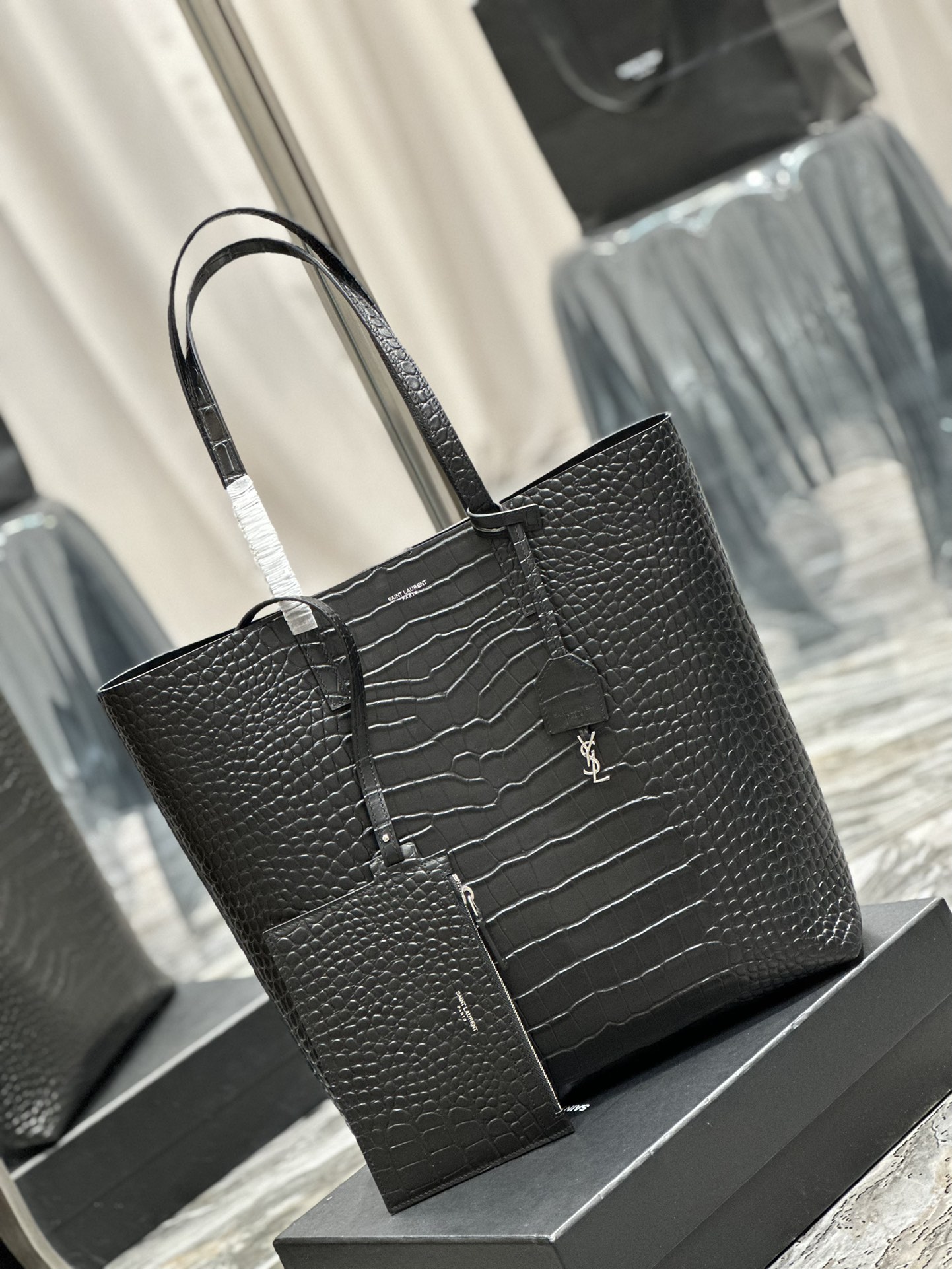 TOP Yves Saint Laurent YSL Crocodile Pattern Shopping Tote Bag - North-South - Black