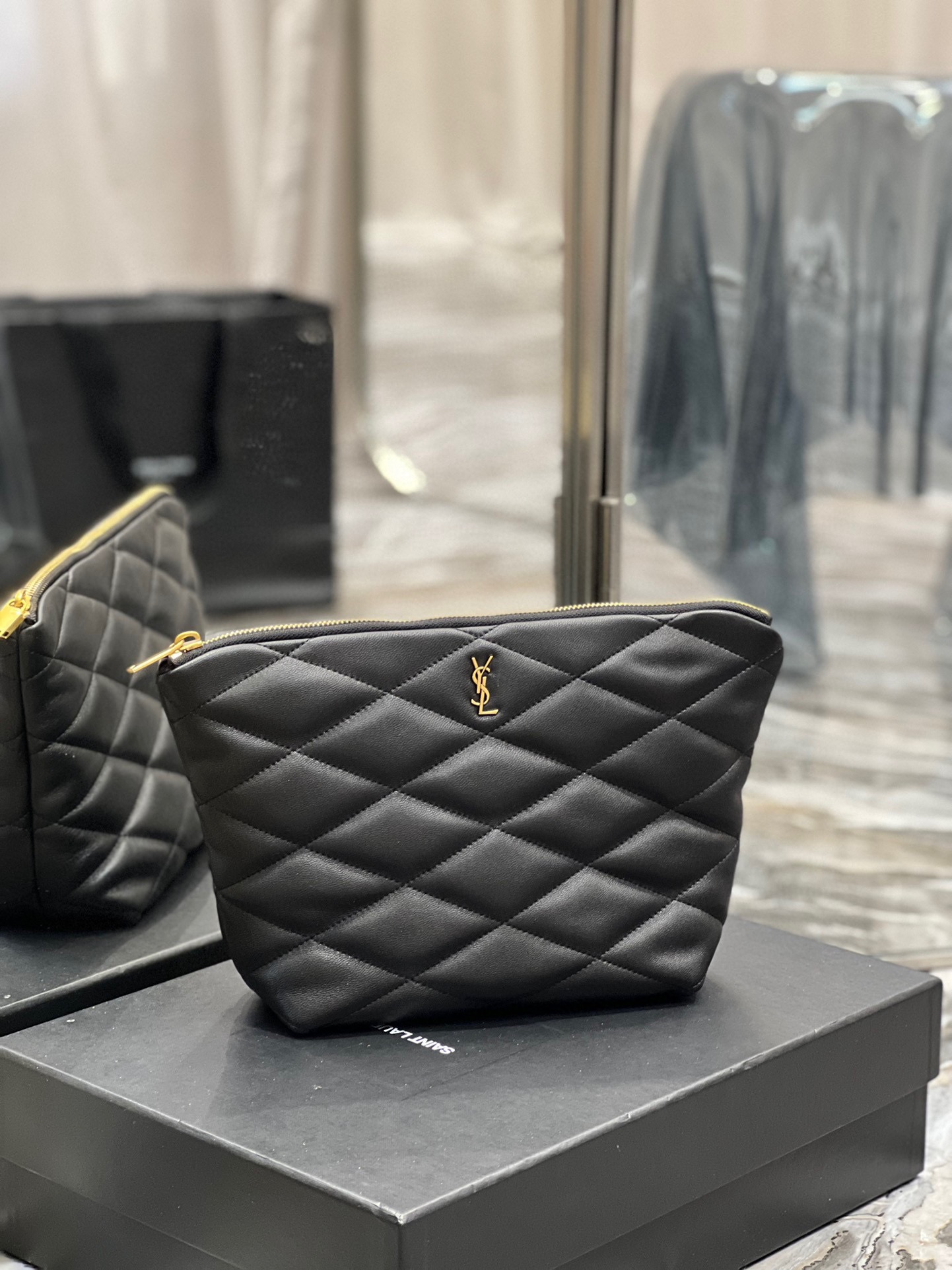 TOP Yves Saint Laurent YSL SADE Sheep Leather Handbag - Black