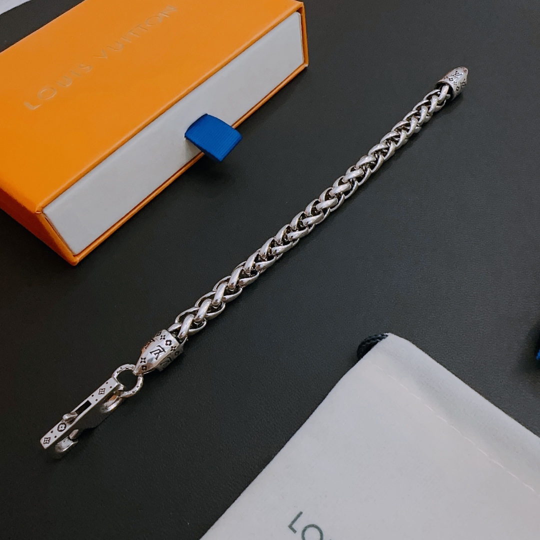 TOP Louis Vuitton LV Vintage Bracelet - Silver