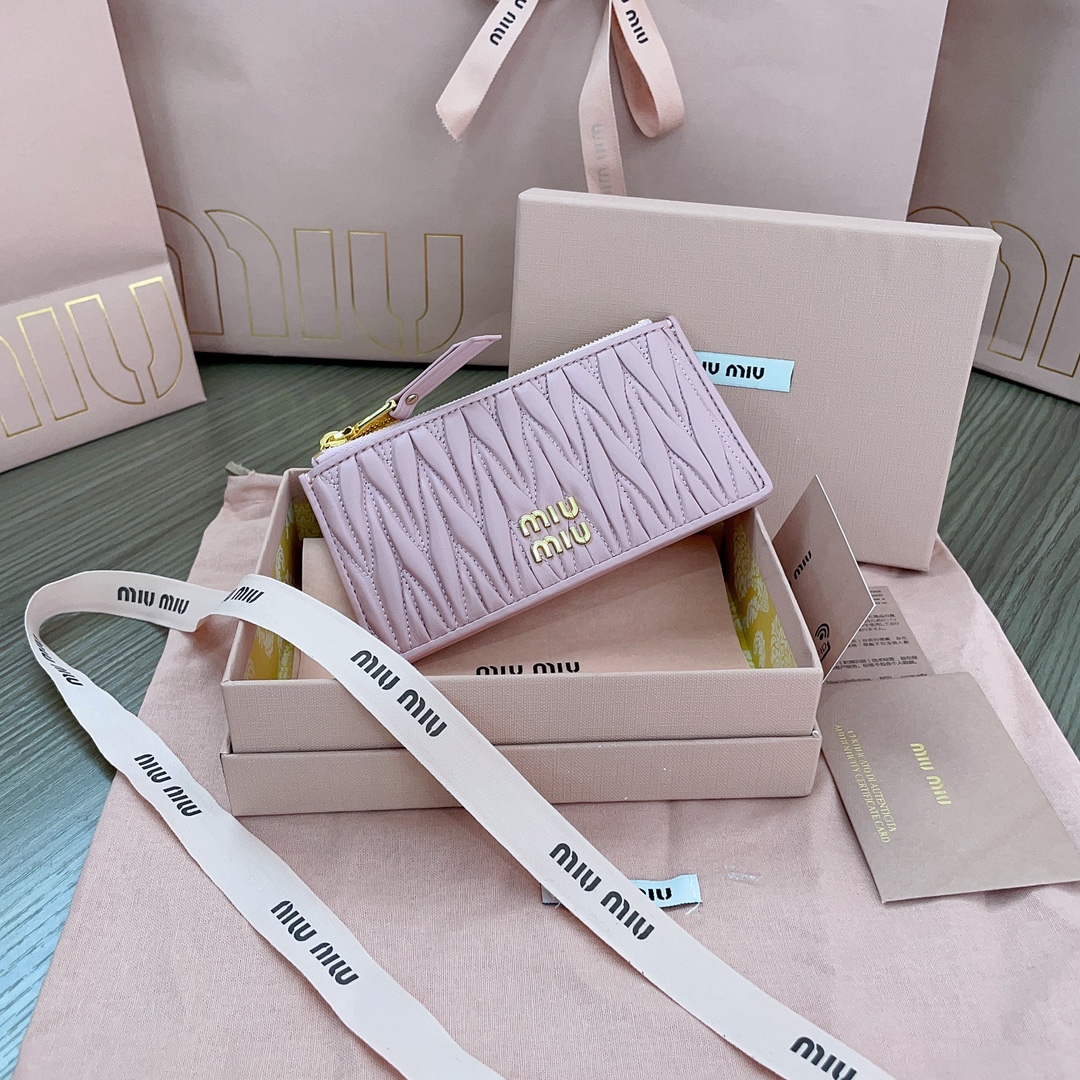 TOP Miu Miu Matelasse Pattern Pocket Wallet 8 x 15 cm - 5 Color