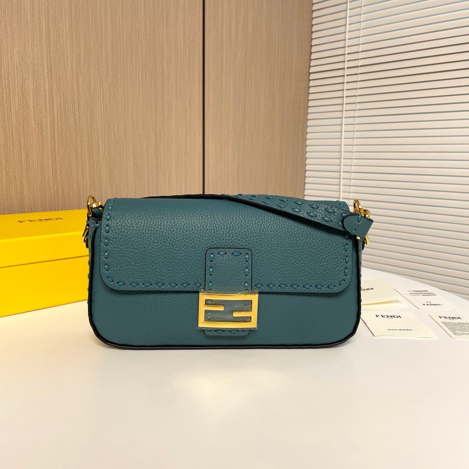TOP FENDI Baguette Medium Baguette Bag - 3 Colors