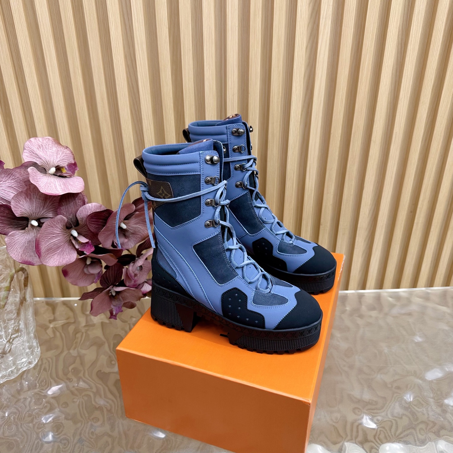 TOP Louis Vuitton LV Short Boots - 2 Colors