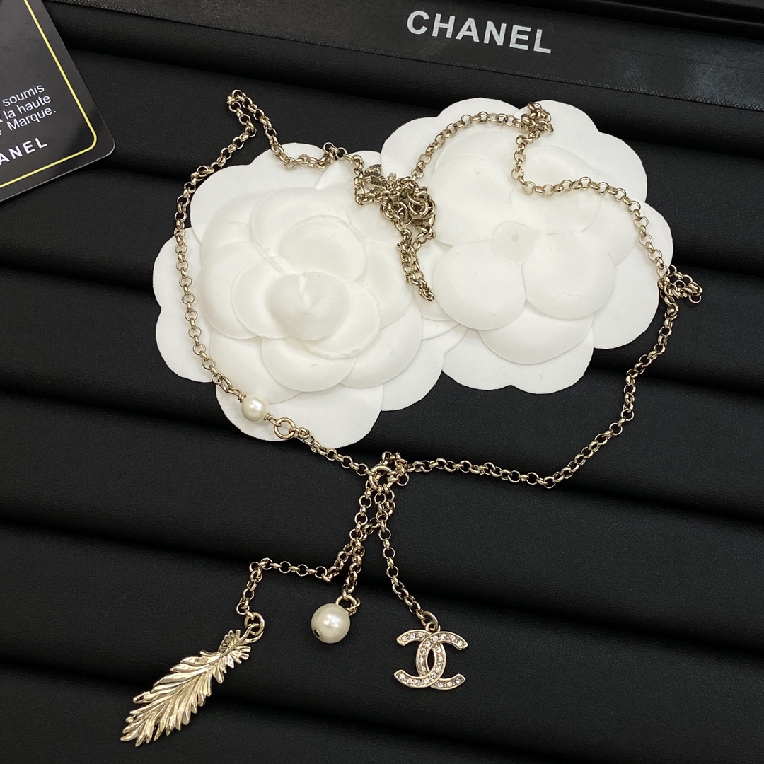 TOP CHANEL Feather Necklace - 2 Color