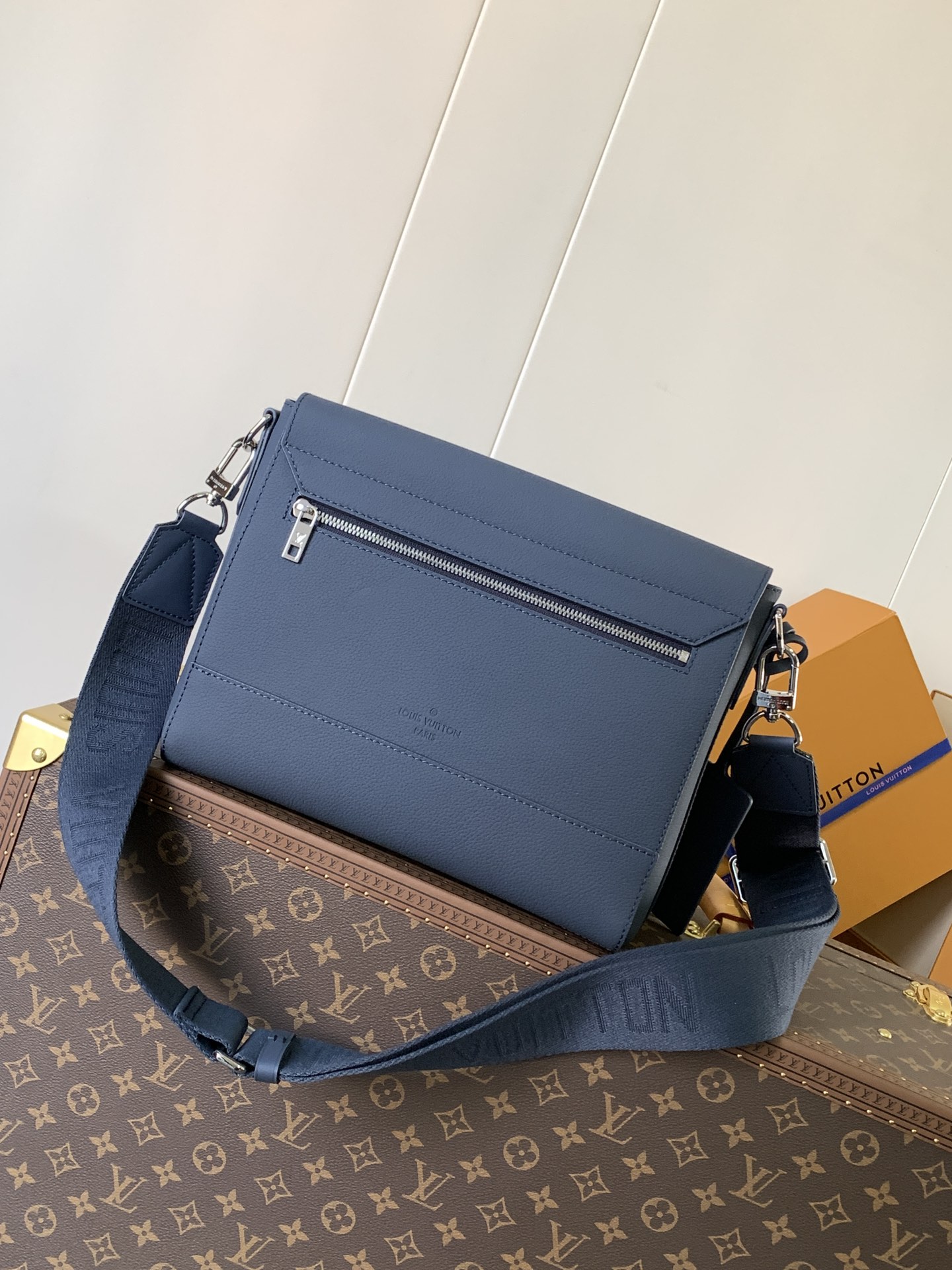 TOP Louis Vuitton LV Aerogram Bag Calfskin 28x24x10cm - 2 Color