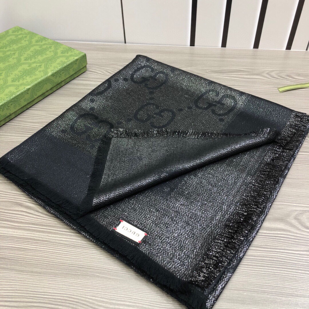 TOP GUCCI Gold-threaded Jacquard Shawl Scarf 140 x 140 cm - 2 Colors