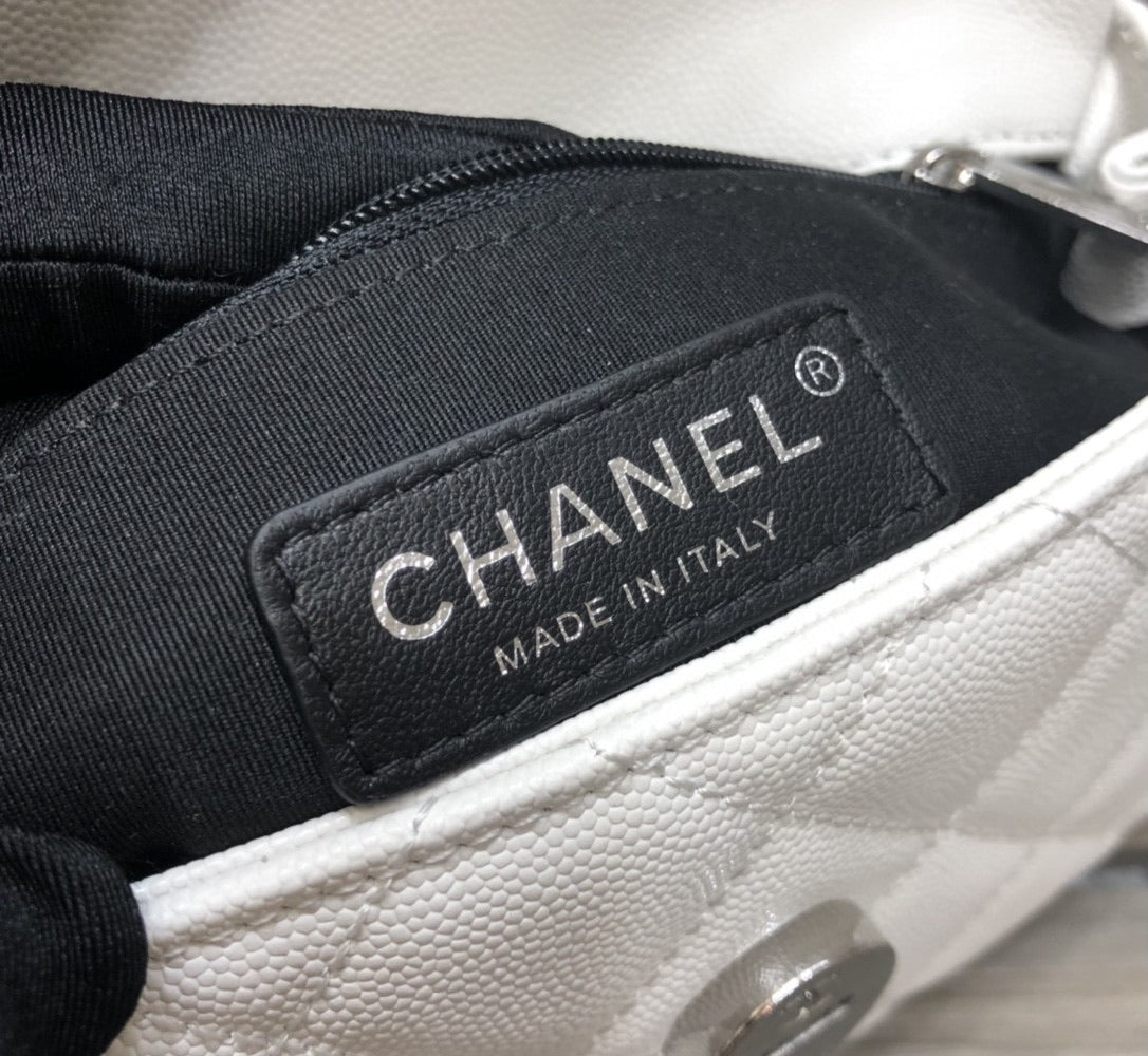 TOP CHANEL Flap Bag Caviar Small  - White & Black Hardware