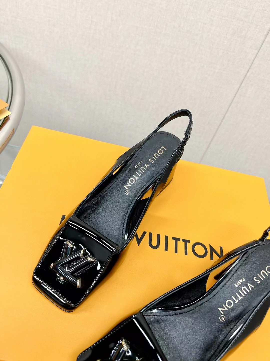 TOP Louis Vuitton LV L*V Slingback Pump - Black   TOP Louis Vuitton LV L*V Slingback Pump - Black