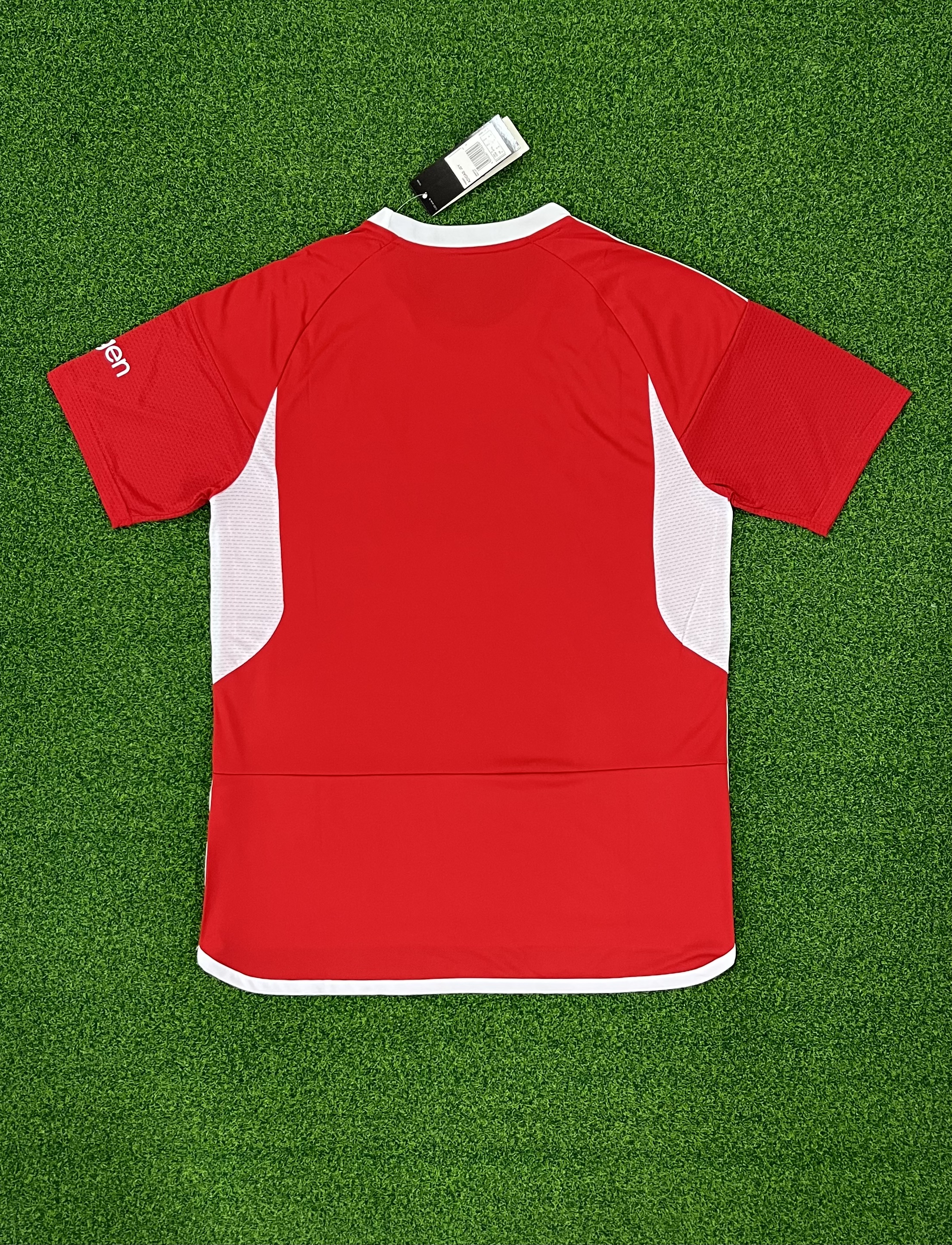 2425  Nottingham Forest  Home  jersey.Player embroidery version