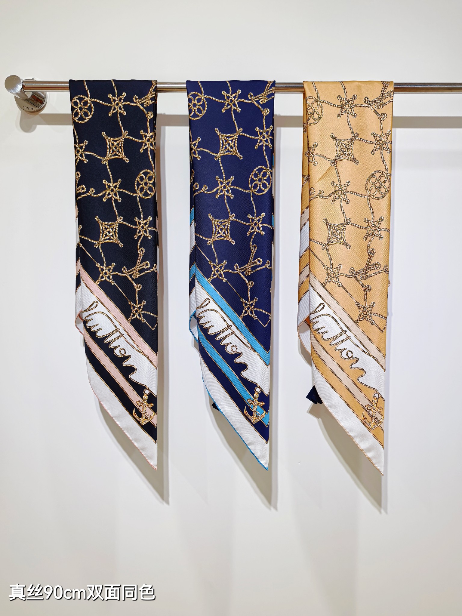 TOP Louis Vuitton LV Silk Square Scarf 90 x 90 cm - 3 Colors