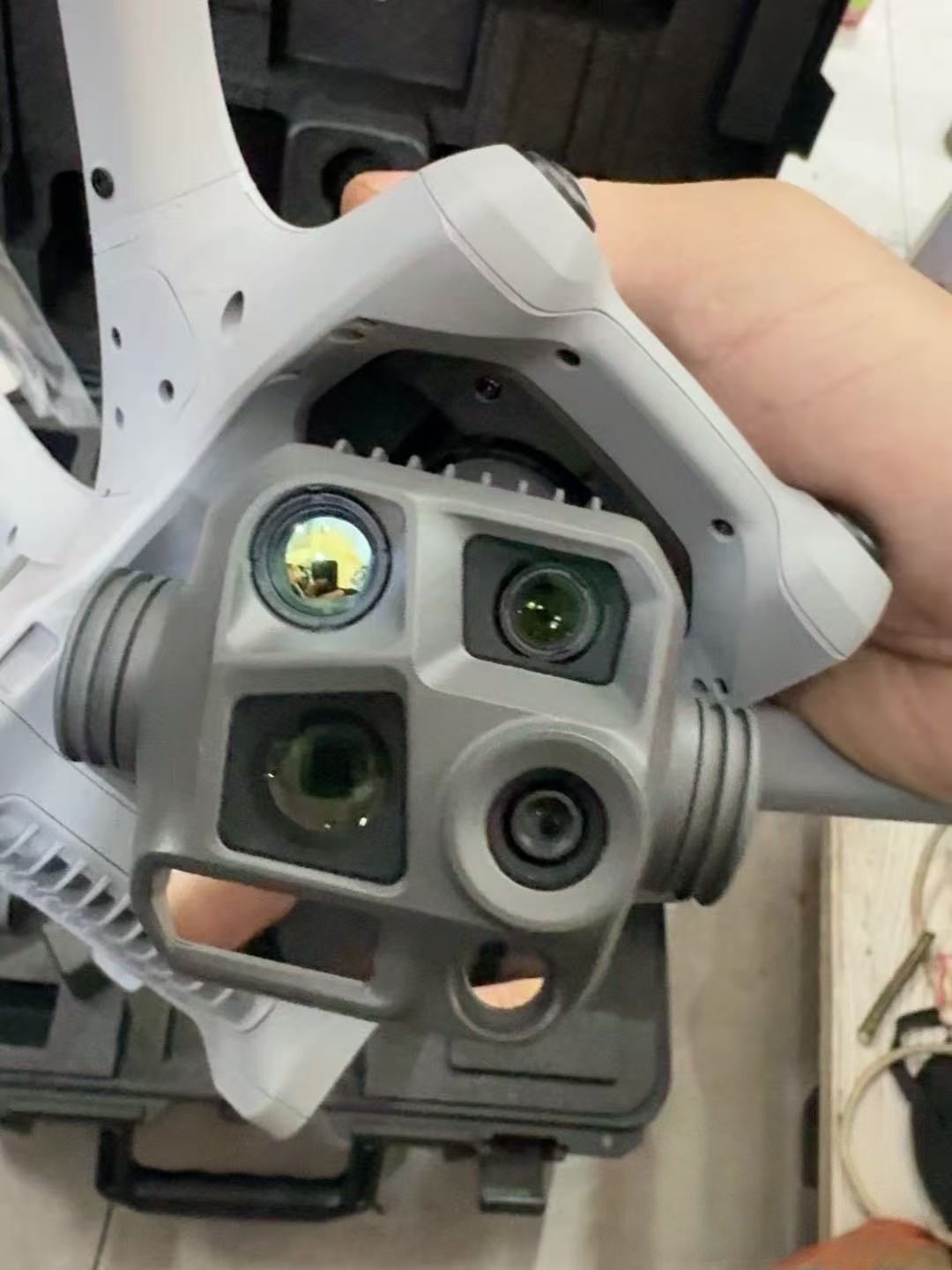 Matrice 4D Infrared Thermal Imaging Gimbal Cameras with RC Plus 2 Enterprise Combine for Industrial Inspection or Public Safety Protection