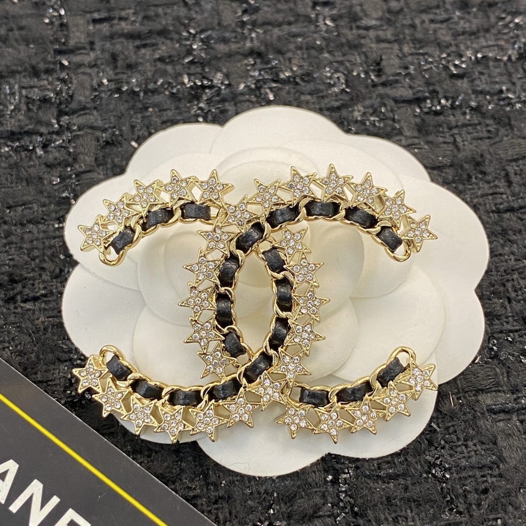 TOP CHANEL Double C Star Lambskin Brooch - Gold