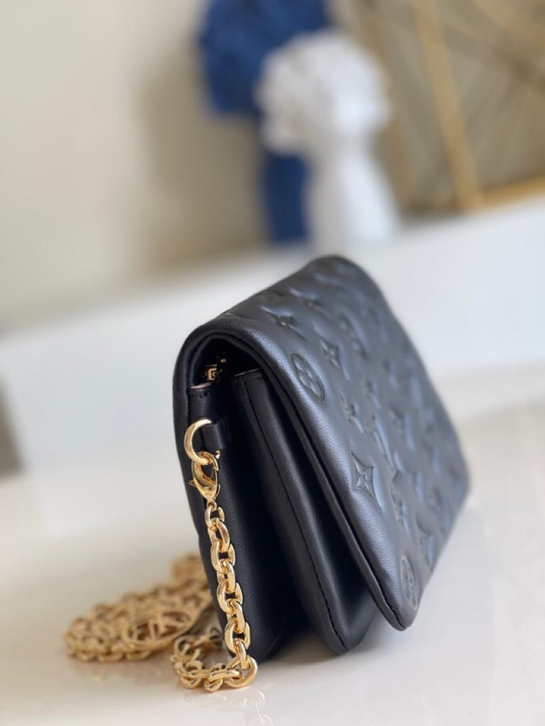 TOP Louis Vuitton LV  Pochette Coussin 26x20x12cm - Black