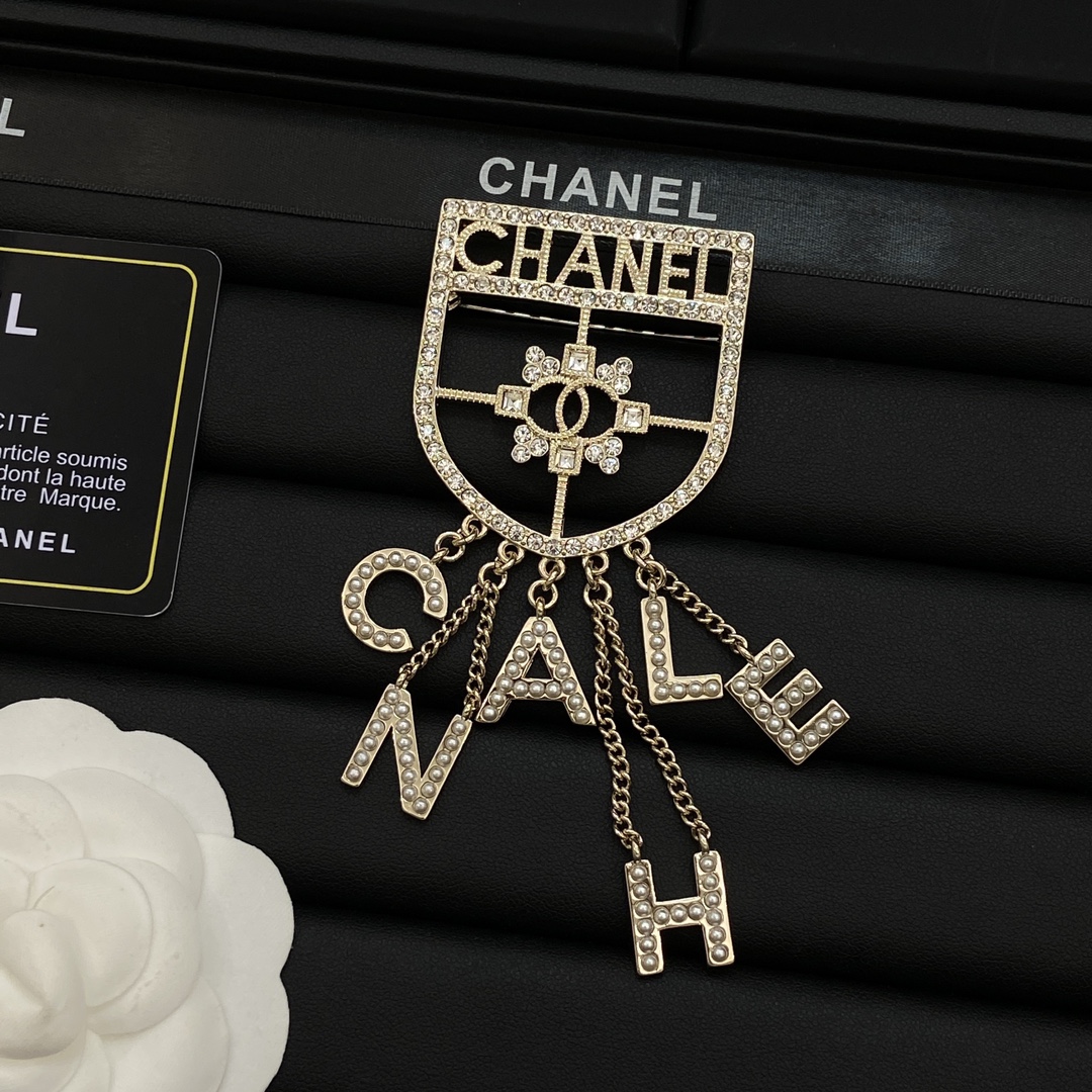 TOP CHANEL Brooch - 2 Color