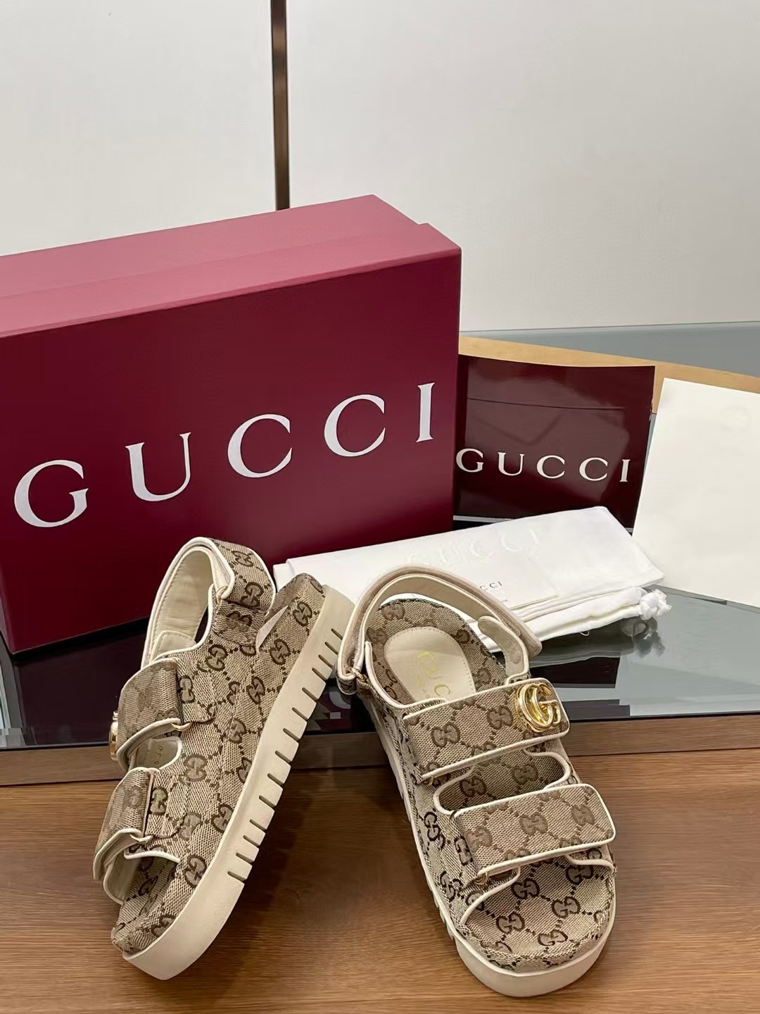 TOP GUCCI Classic Monogram Beach Sandals - Khaki