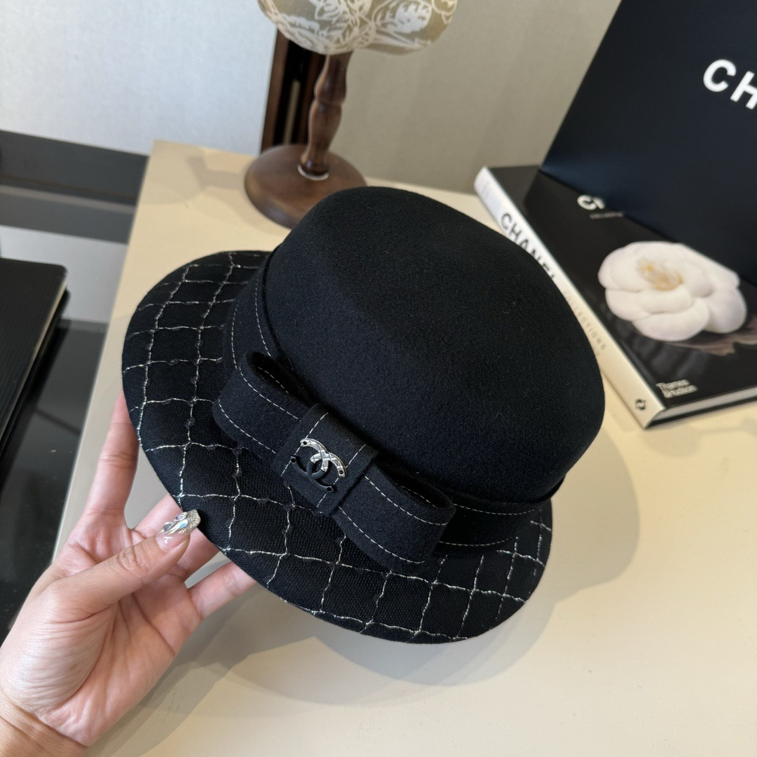 TOP CHANEL Wool Hat - Black