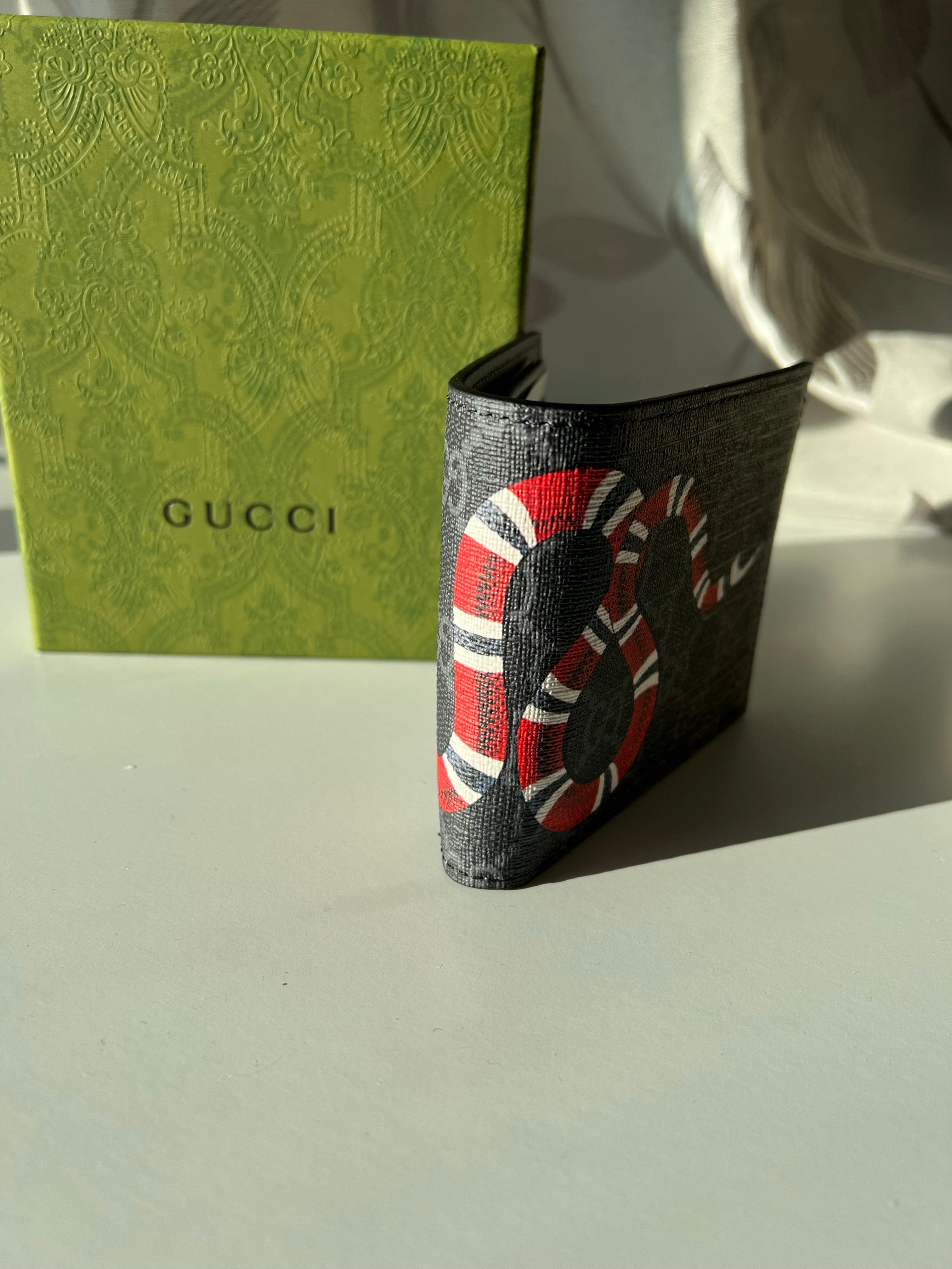 TOP GUCCI Snake Folding Wallet - Black