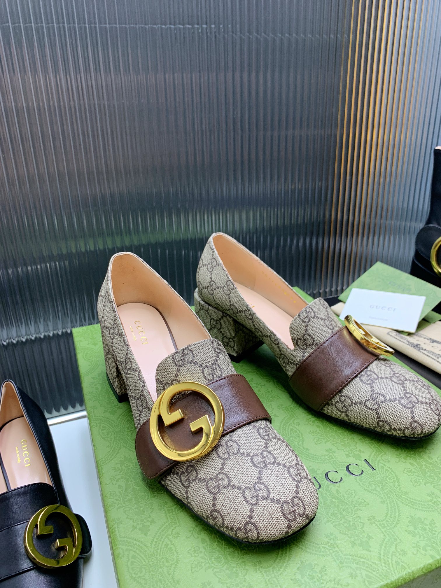TOP GUCCI Double G Buckle Chunky Heel