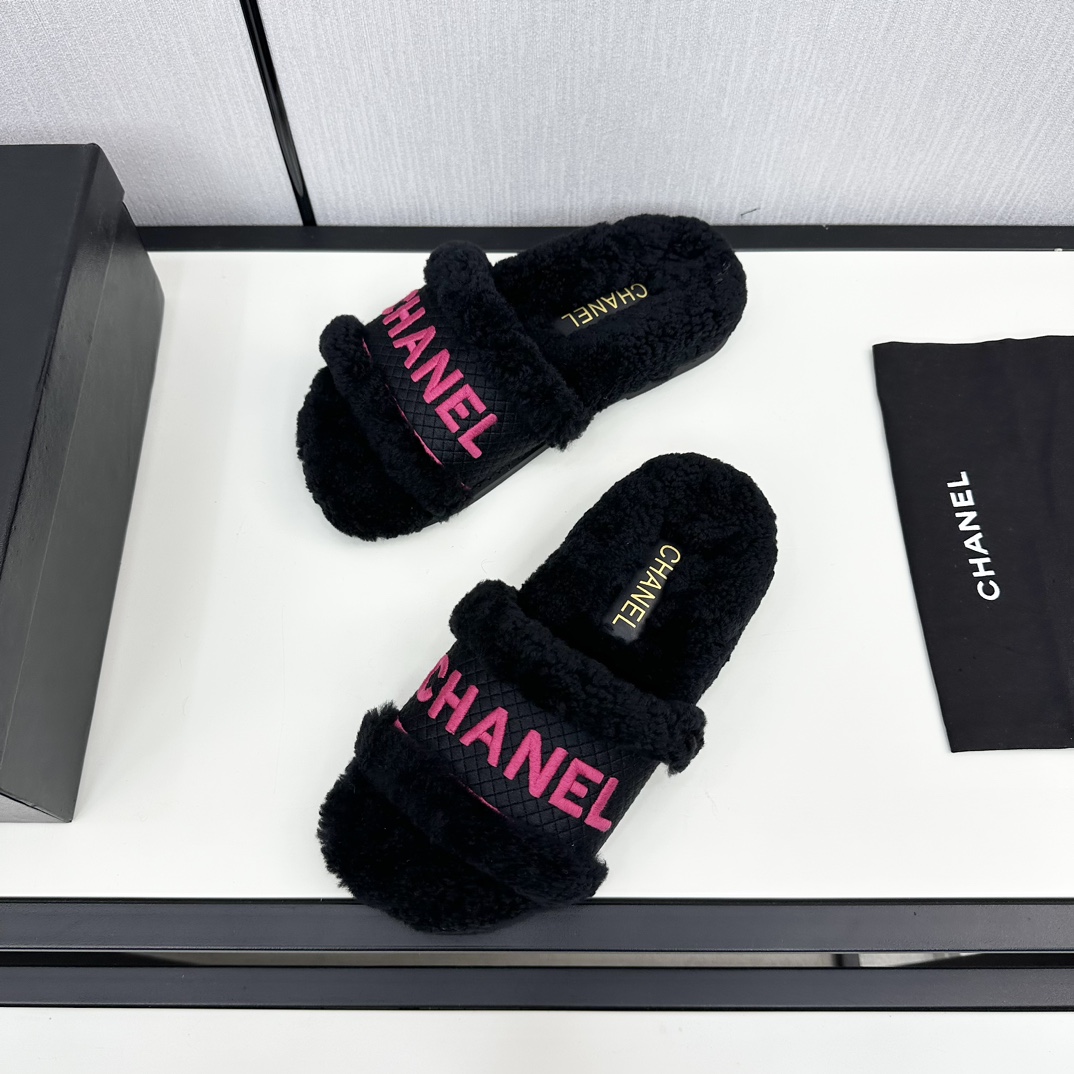 TOP CHANEL Wool Slippers with Embroidered Stripes Logo - 4 Color