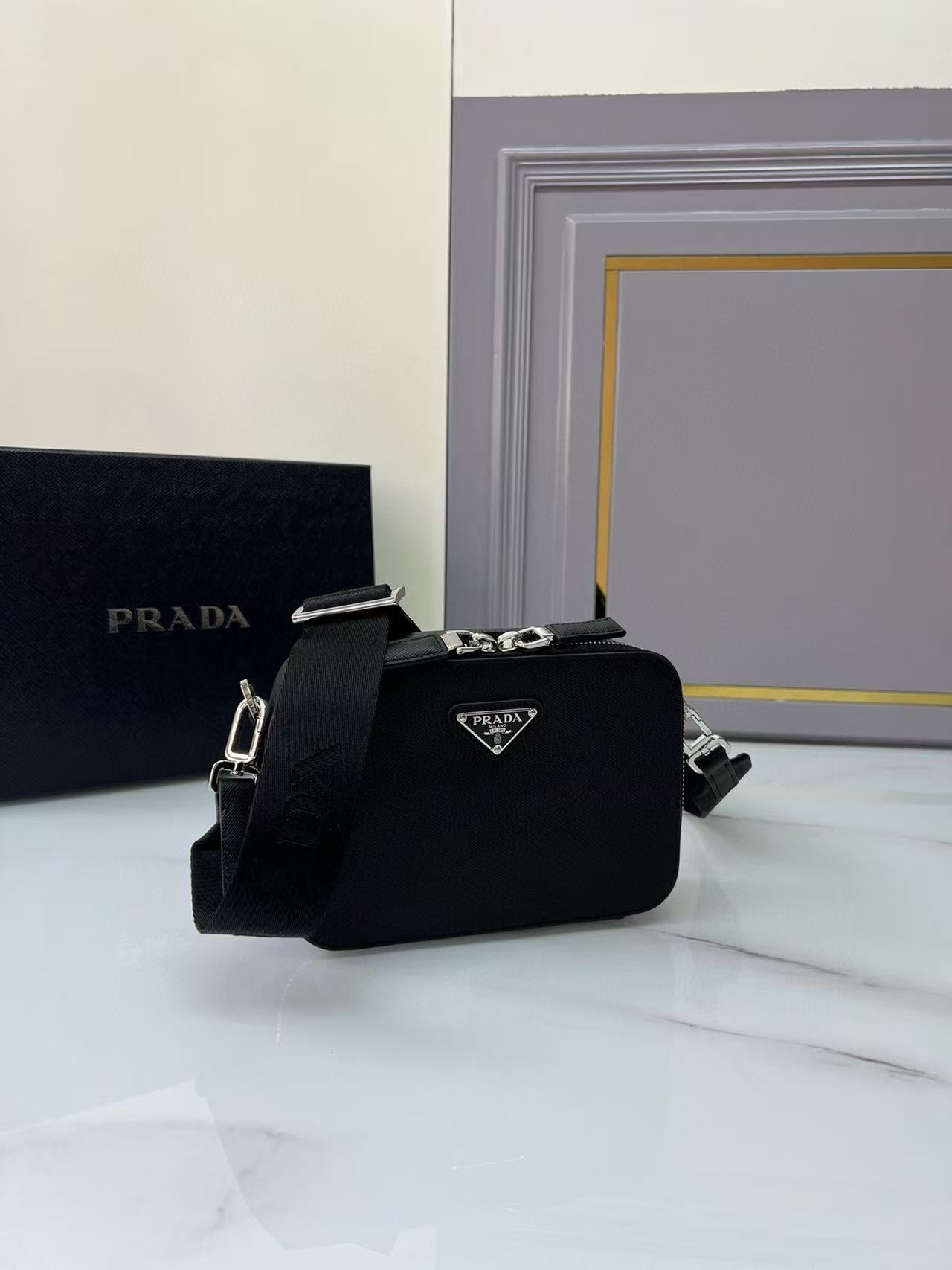 TOP PRADA  Saffiano Leather Bag 18×12cm - Black
