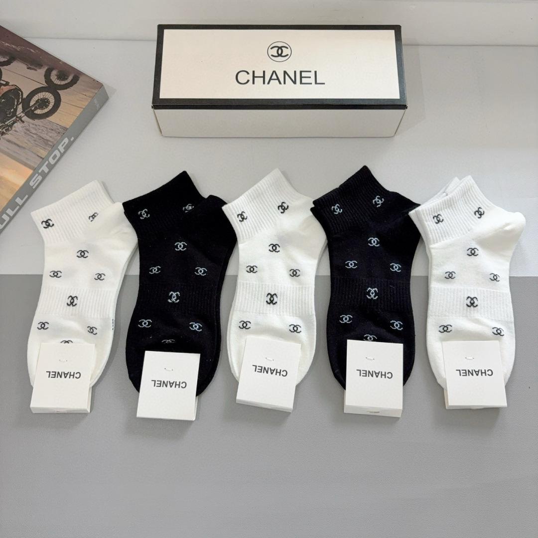 TOP CHANEL Socks - 5 Pieces as a Set