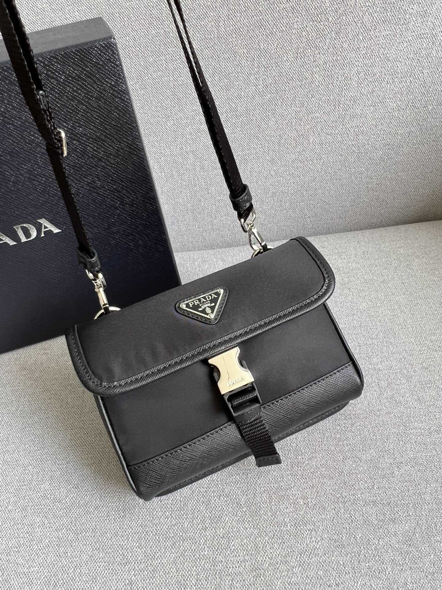 TOP PRADA Mobile Phone Bag Cowhide 18*12.5*2 - Black