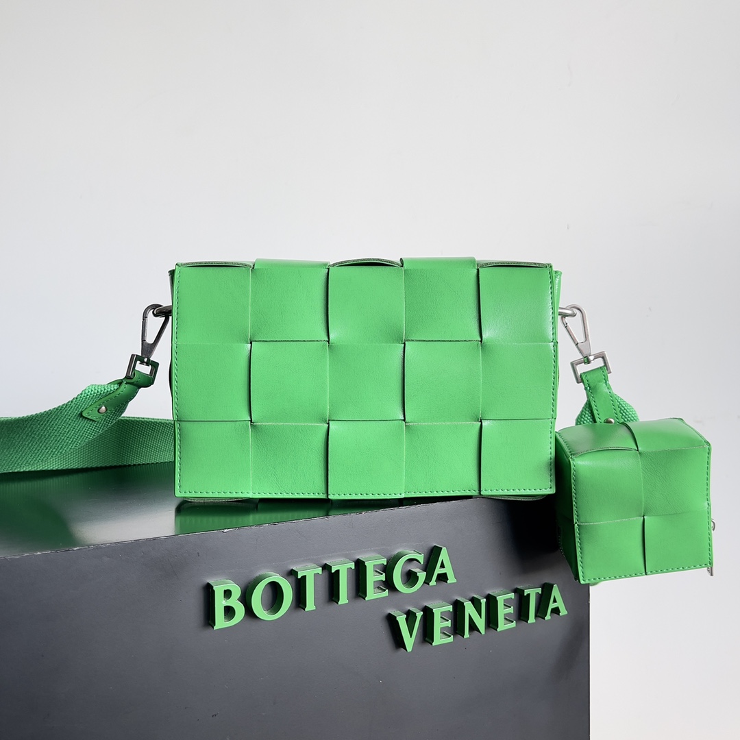 TOP Bottega Veneta BV Cassette Bag - Green