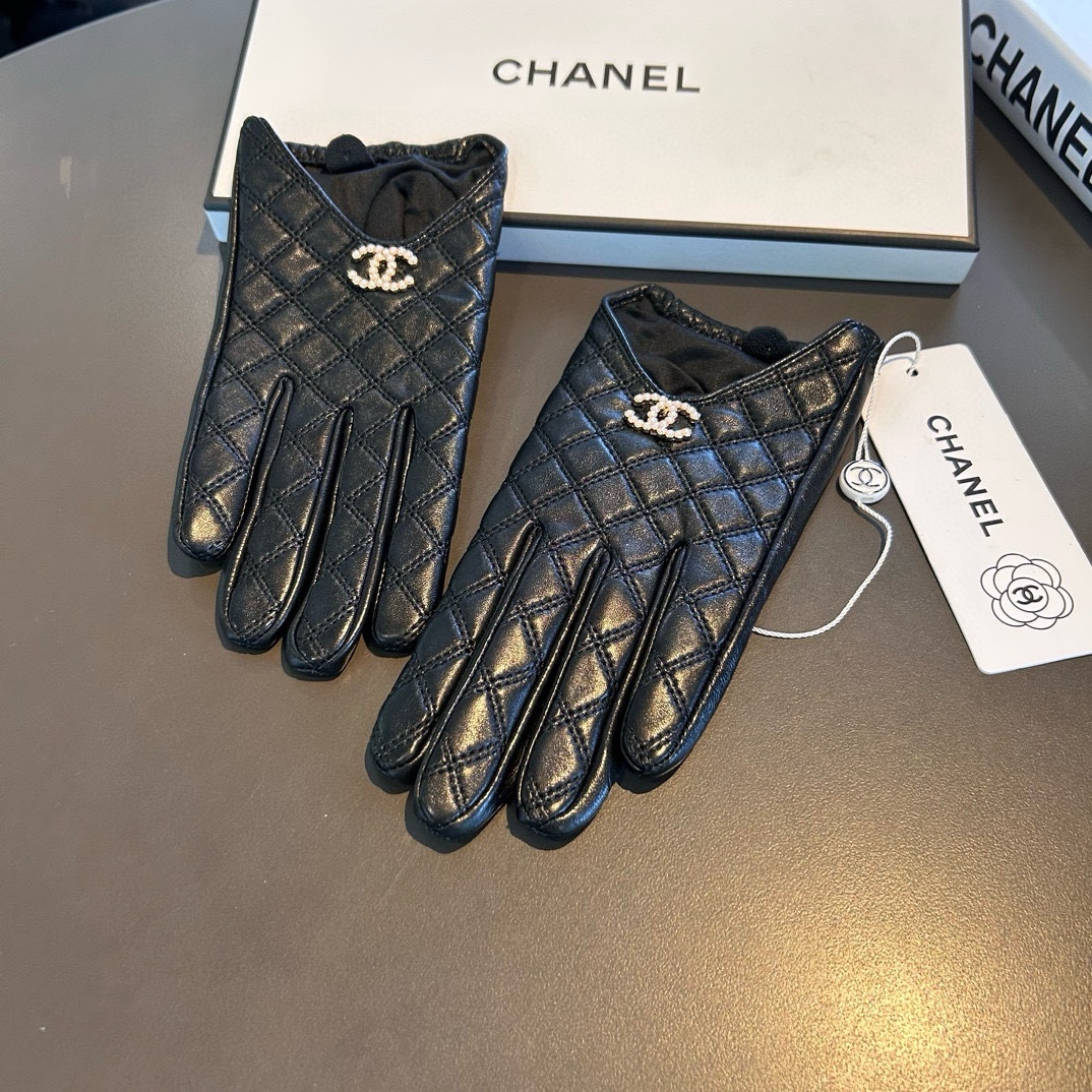 TOP CHANEL Gloves - Black