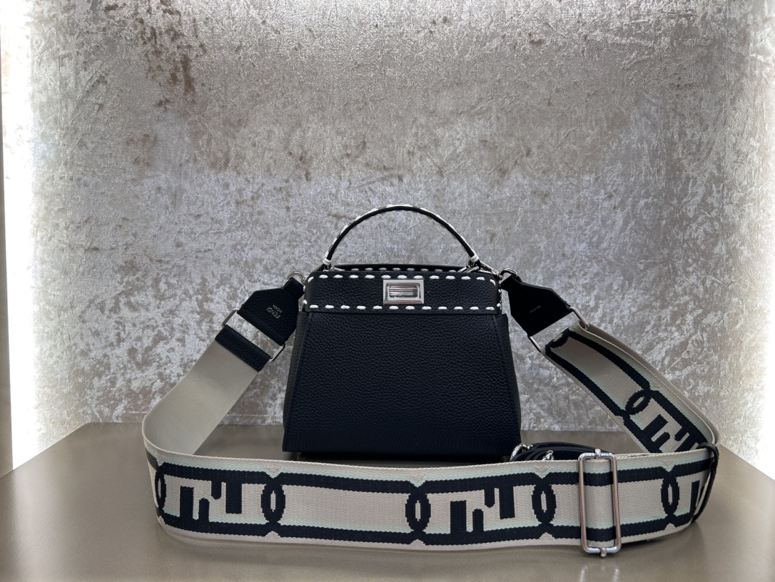TOP FENDI Peekaboo ISeeU Handbag Lychee Pattern - Black