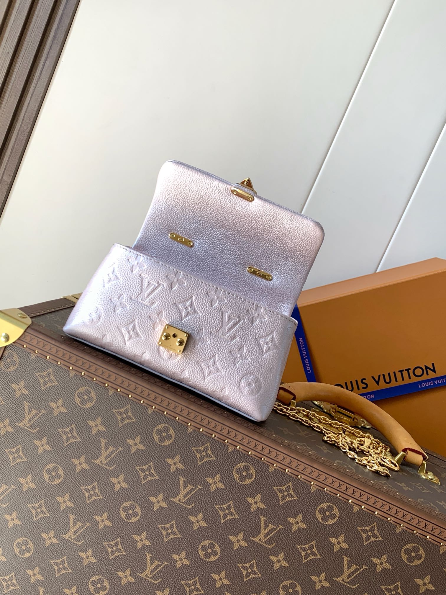 TOP Louis Vuitton LV Nano Madeleine Bag Monogram Empreinte Leather 21× 12.5 × 6cm - Pearl Pink