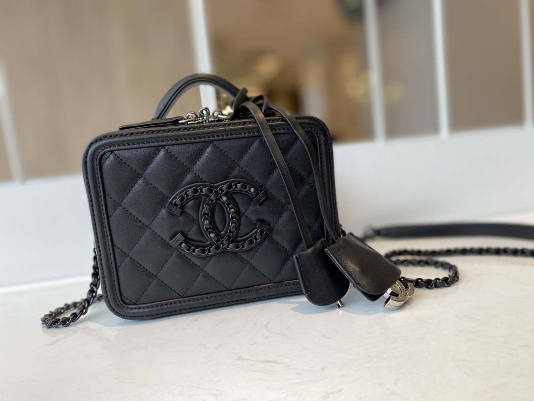 TOP CHANEL Vanity Case Small  - All Black