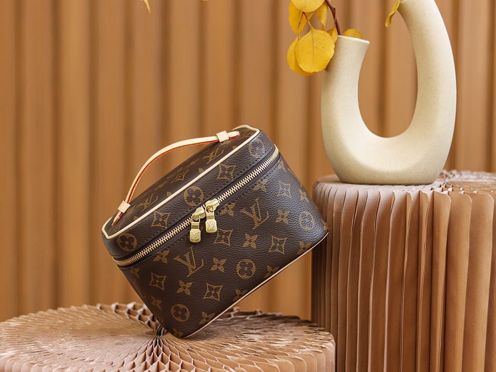 Louis Vuitton Nice Mini Toiletry Pouch M44495 (10A Mirror Version)