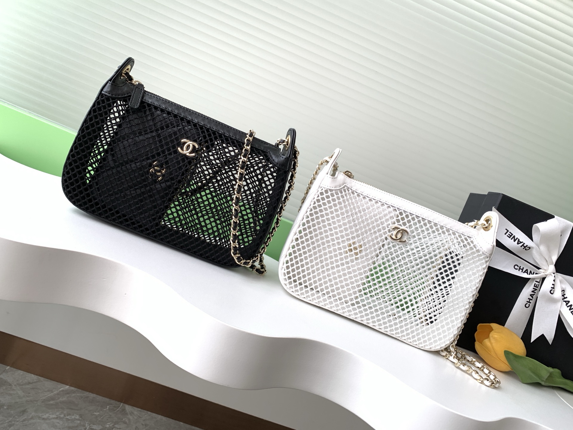 TOP CHANEL Hollow Mesh Bag 20*13*4.5cm - GHW - 2 Colour